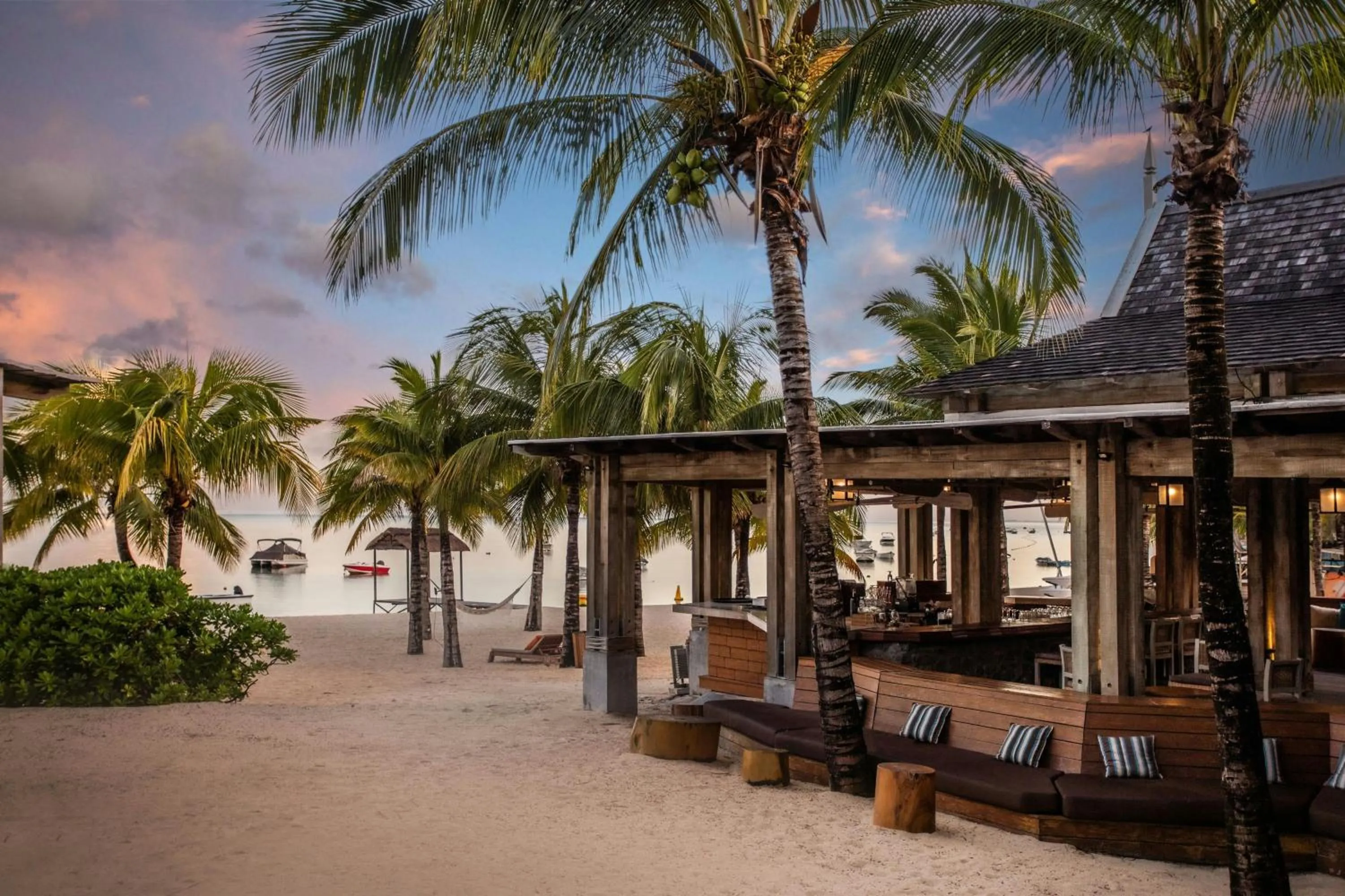 Lounge or bar in The St. Regis Le Morne Resort, Mauritius