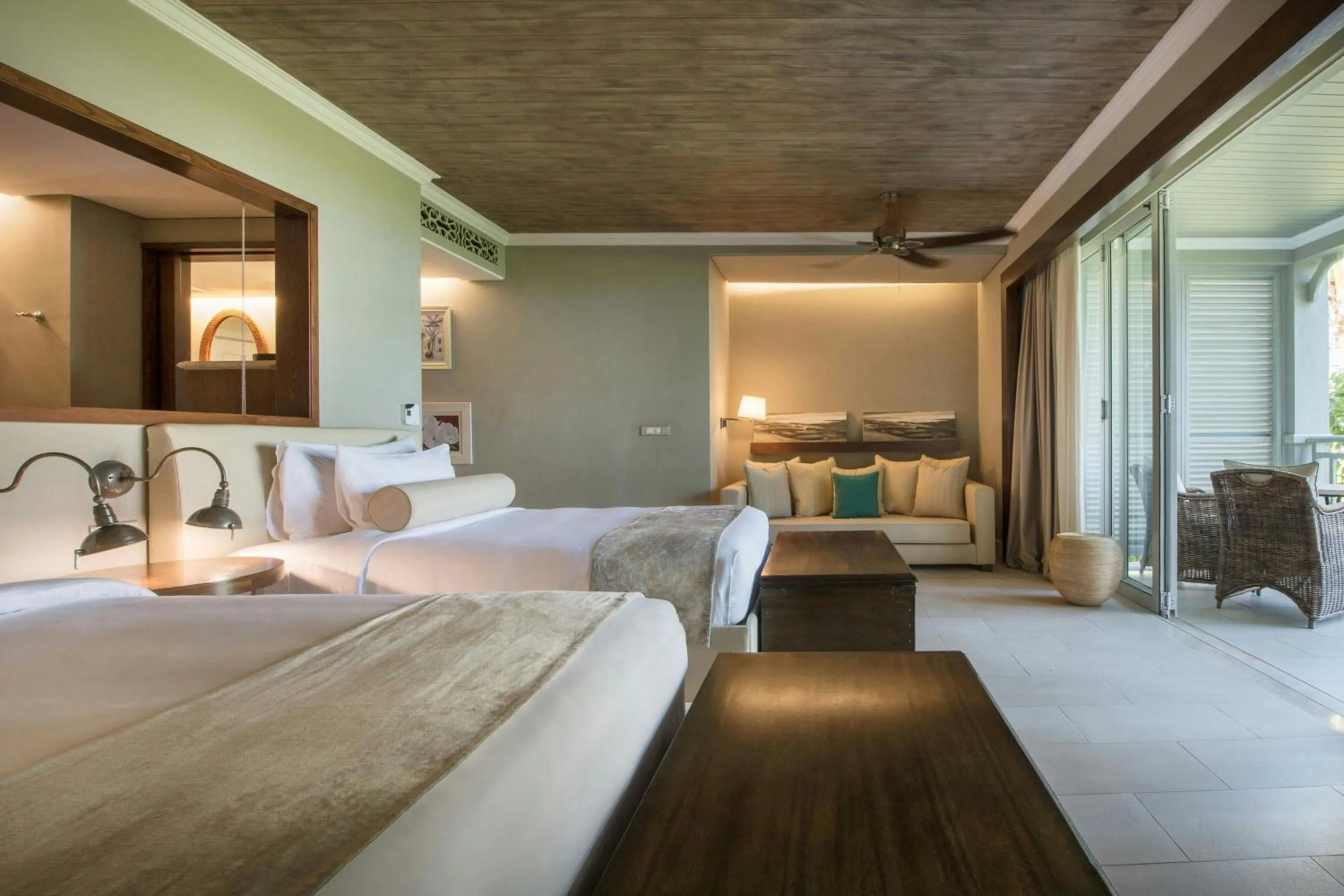 Photo of the whole room, Bed in JW Marriott Mauritius Resort