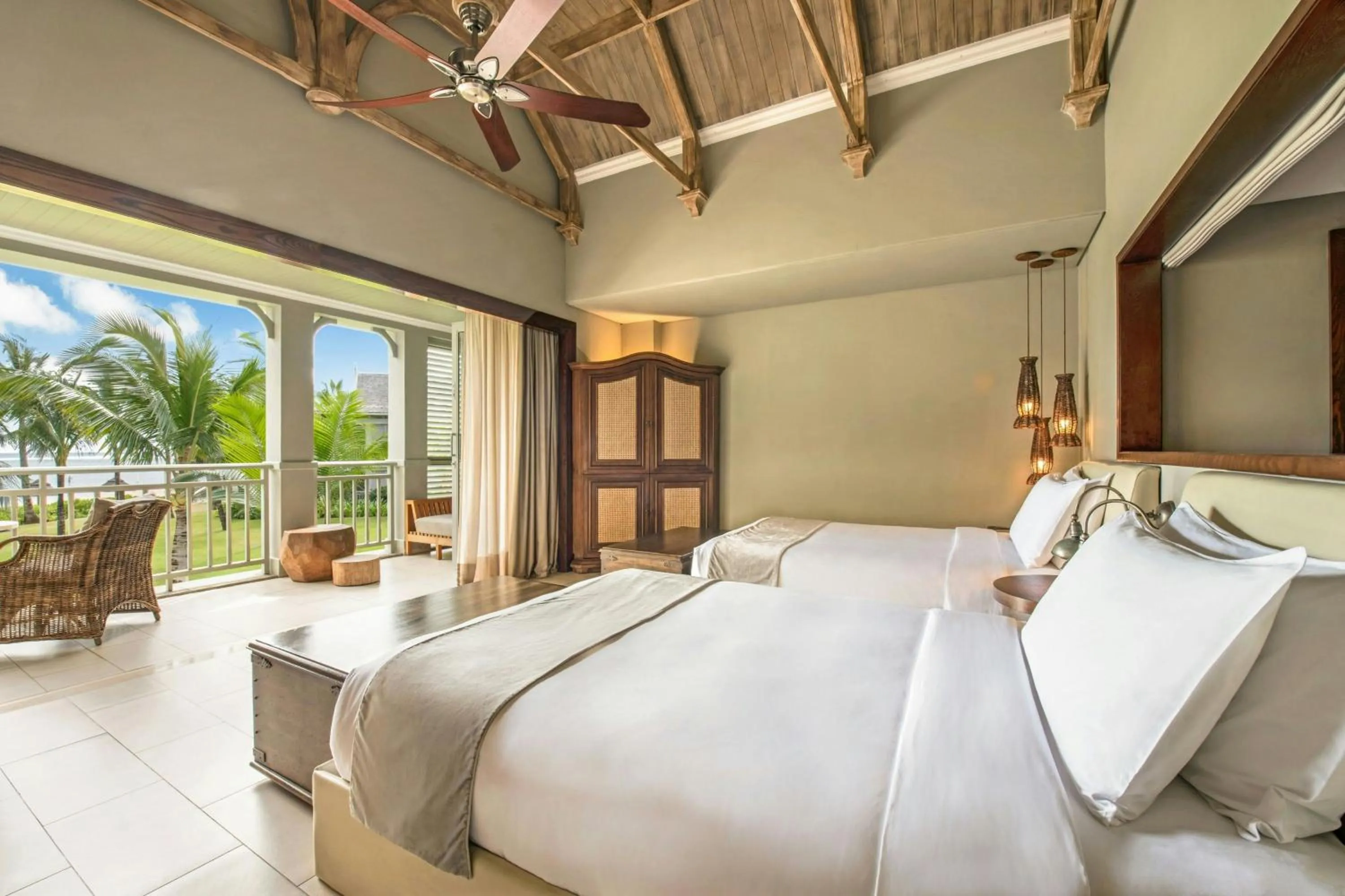 Photo of the whole room, Bed in JW Marriott Mauritius Resort