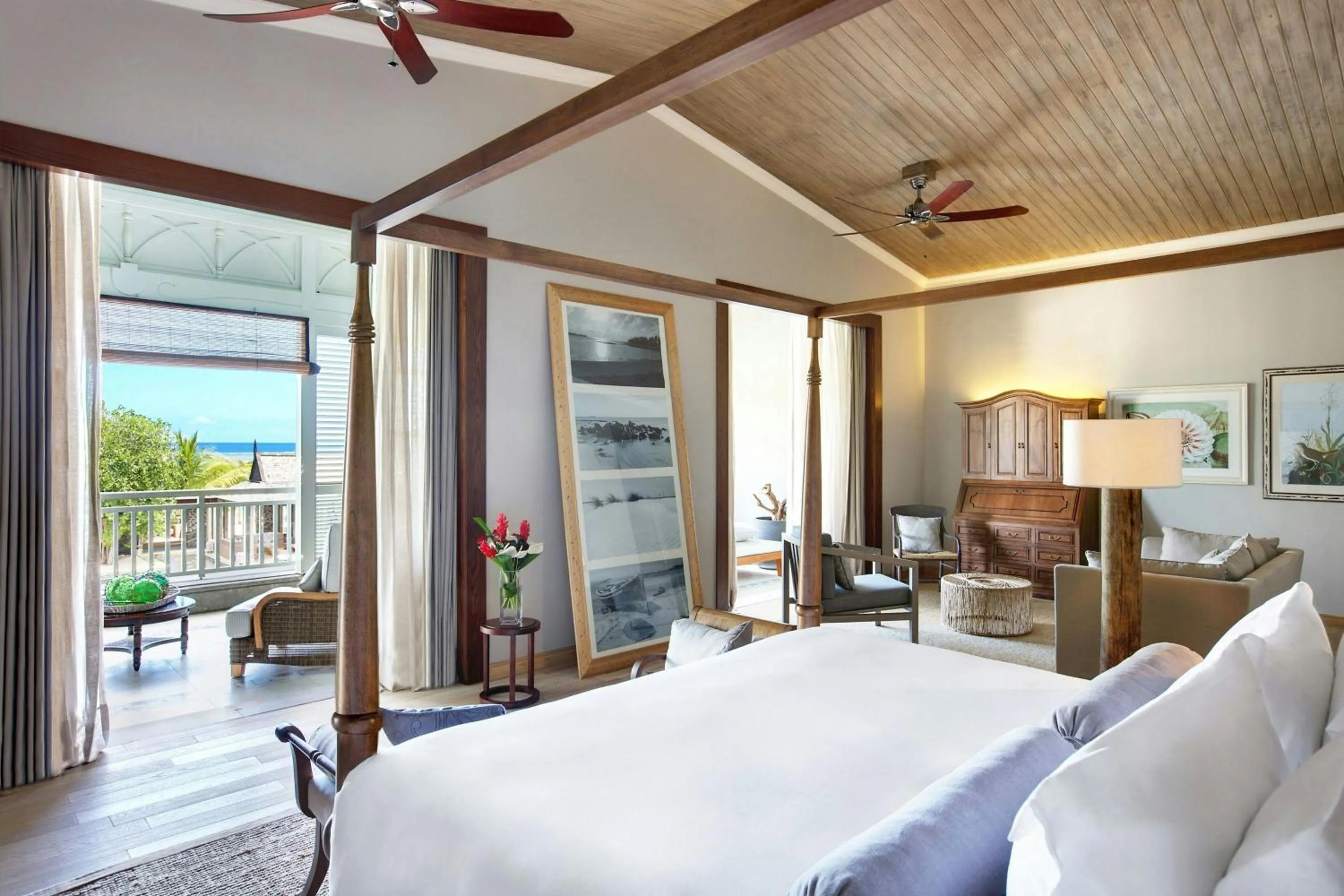 Photo of the whole room, Bed in JW Marriott Mauritius Resort