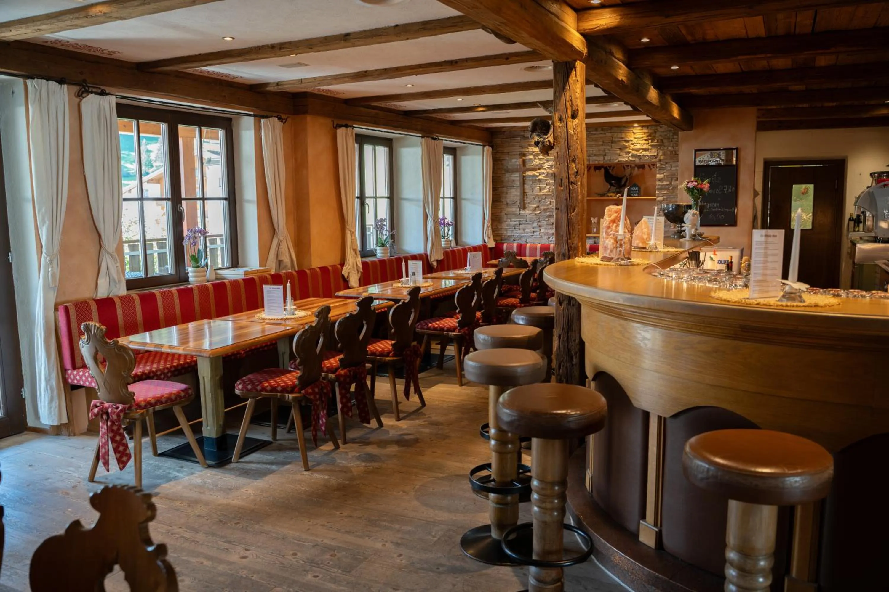 Lounge or bar in Alpenhotel Regina