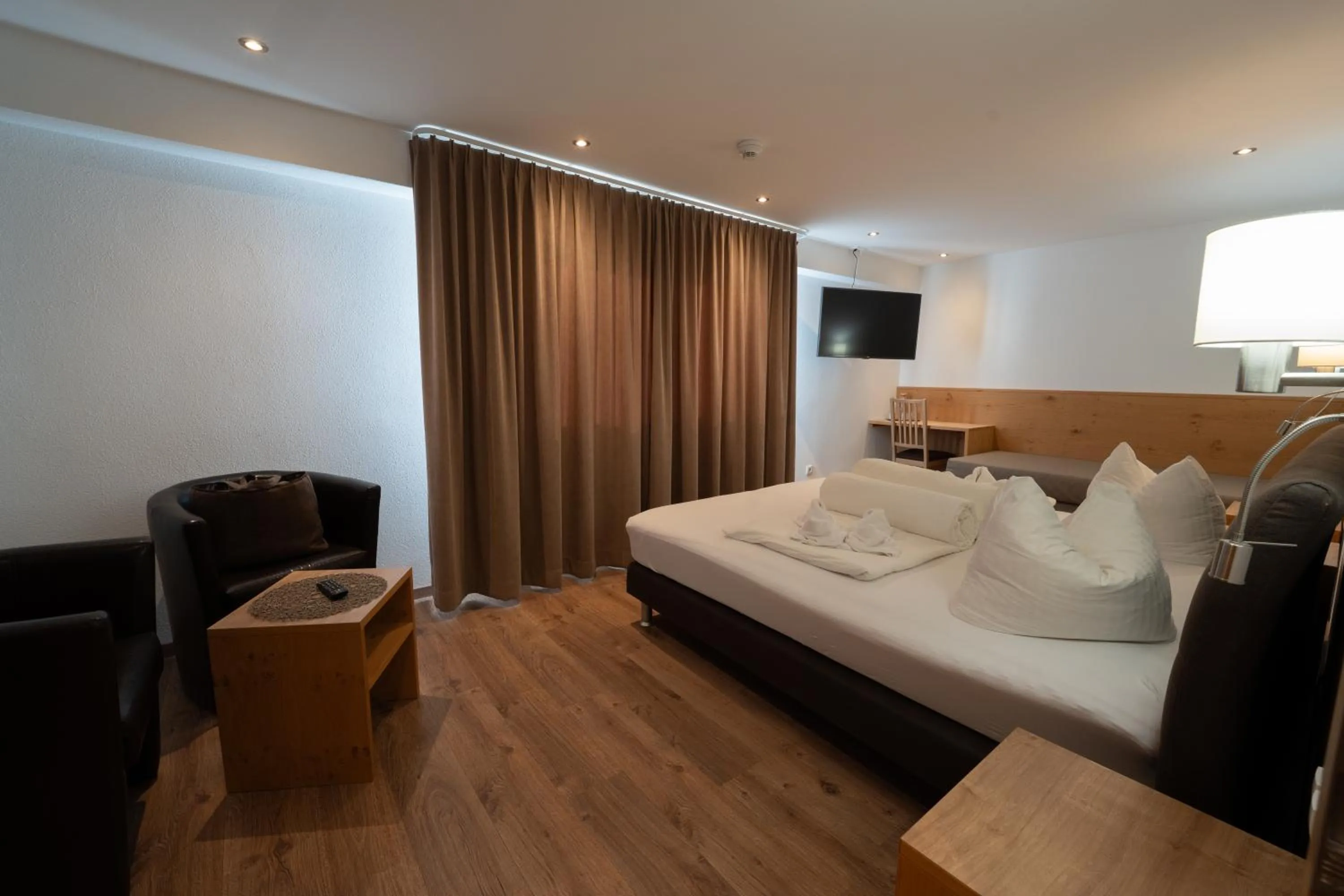 TV and multimedia, Bed in Alpenhotel Regina