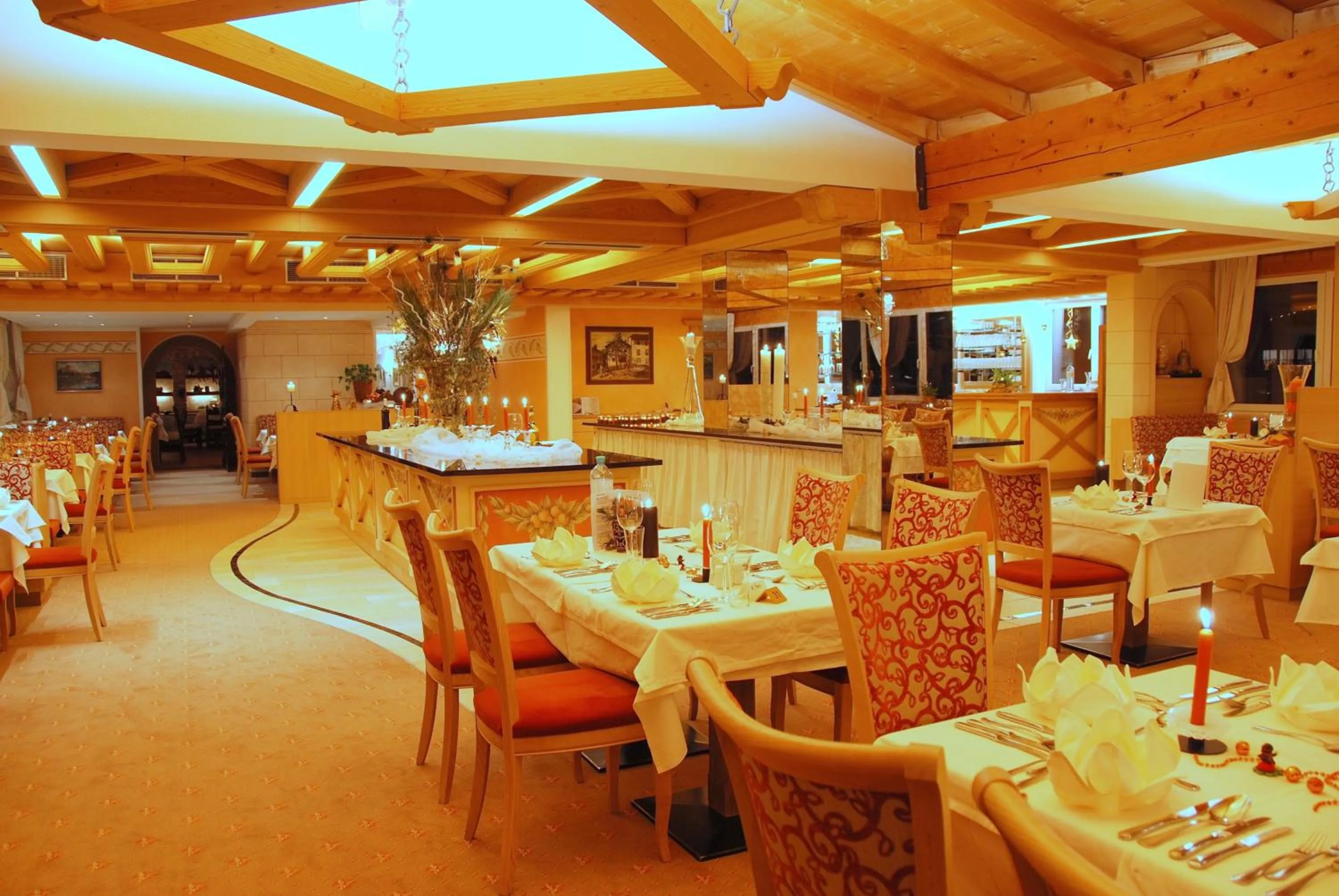 Restaurant/places to eat in Alpenhotel Regina