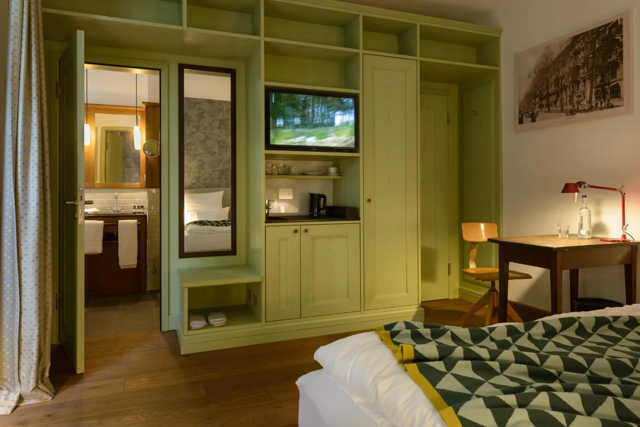 TV and multimedia, Bed in Das kleine Grindel