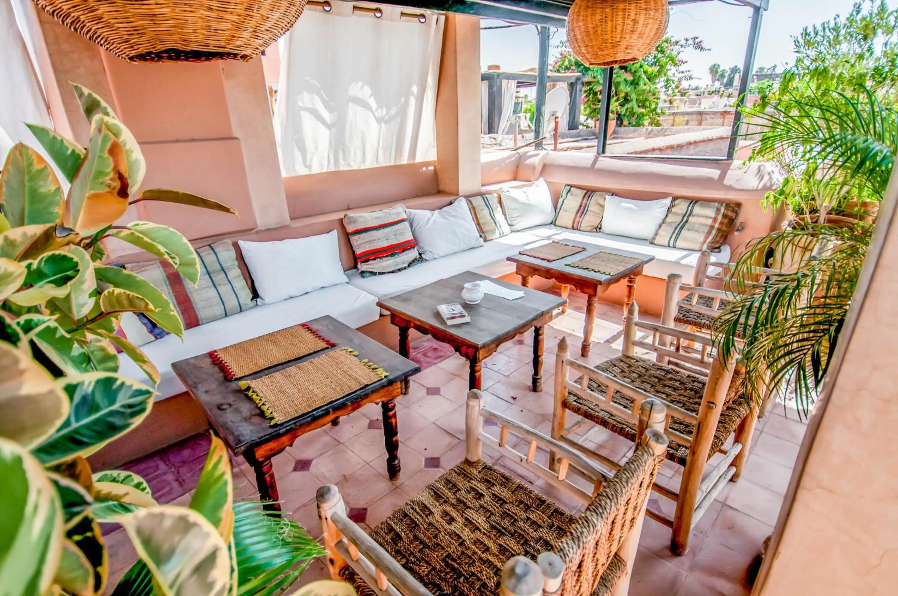 Restaurant/places to eat in Riad Chorfa