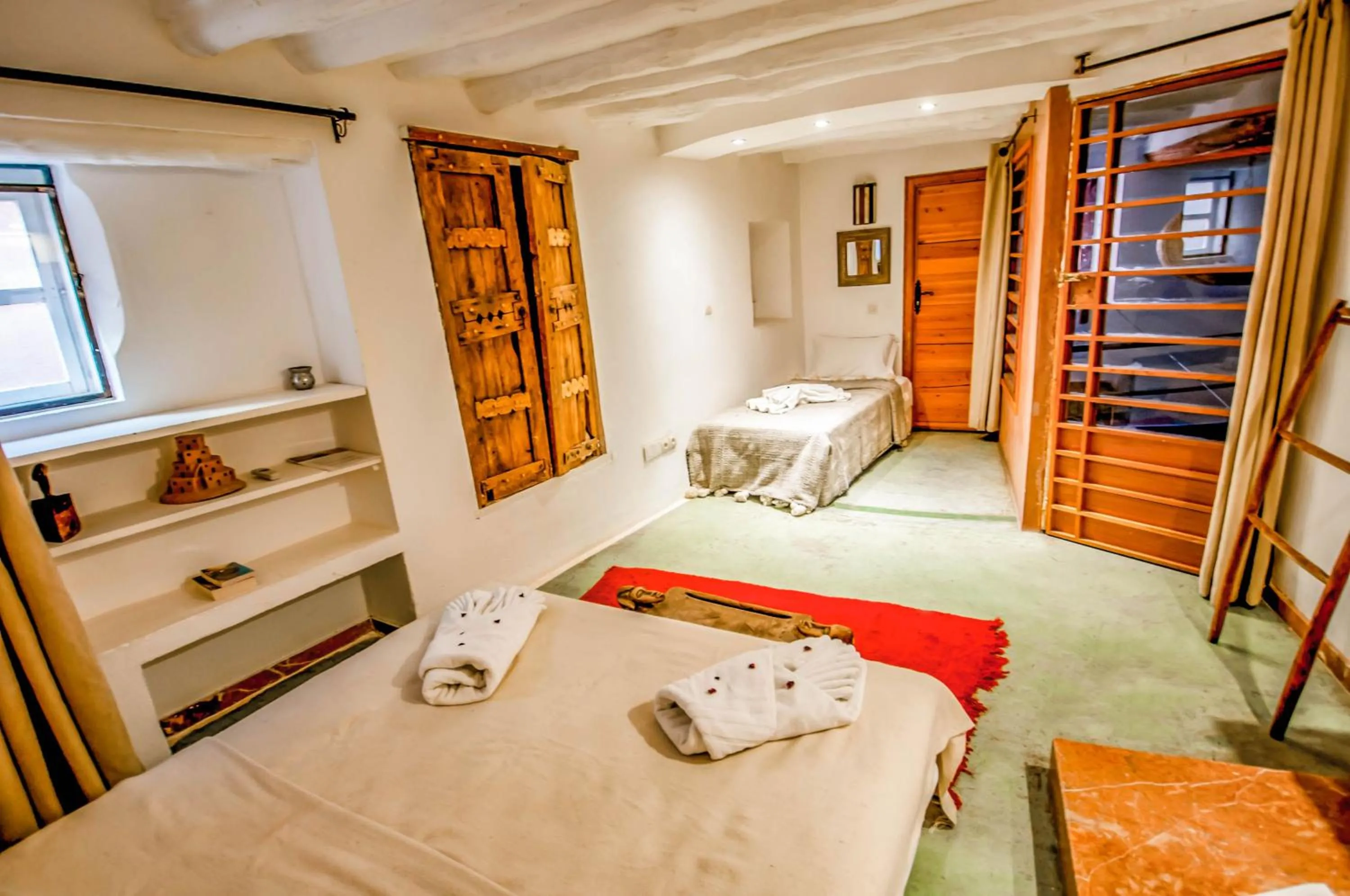 Photo of the whole room, Bed in Riad Chorfa