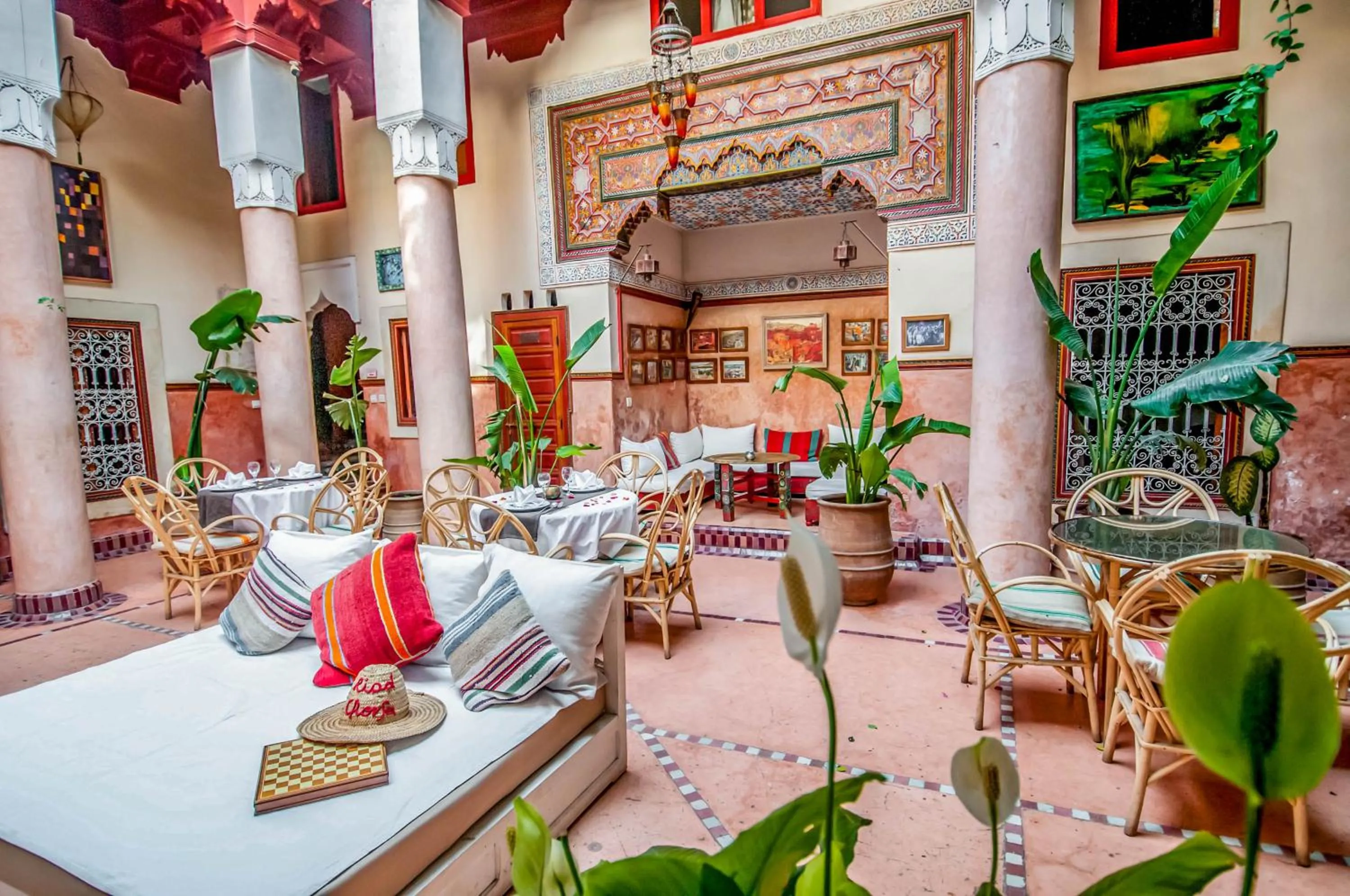 Restaurant/places to eat in Riad Chorfa