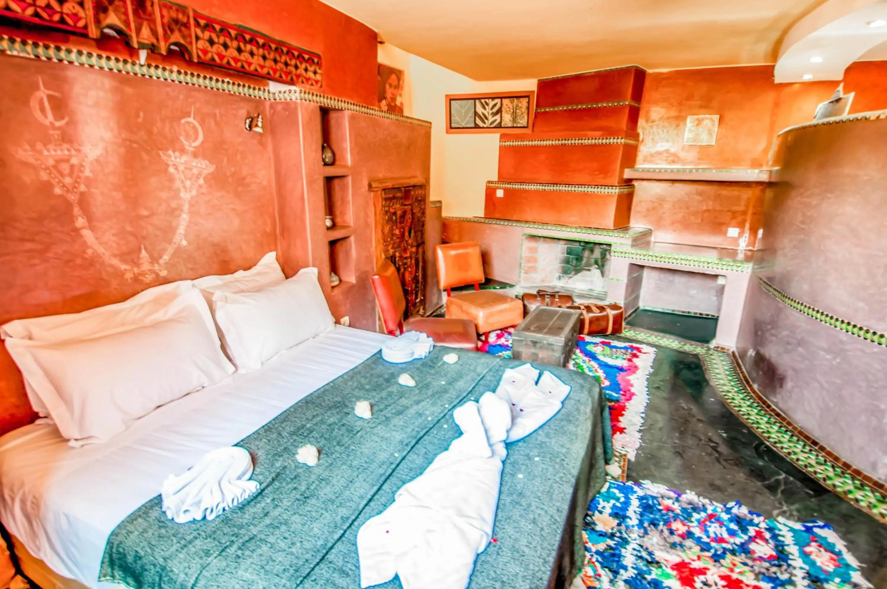 Photo of the whole room, Bed in Riad Chorfa