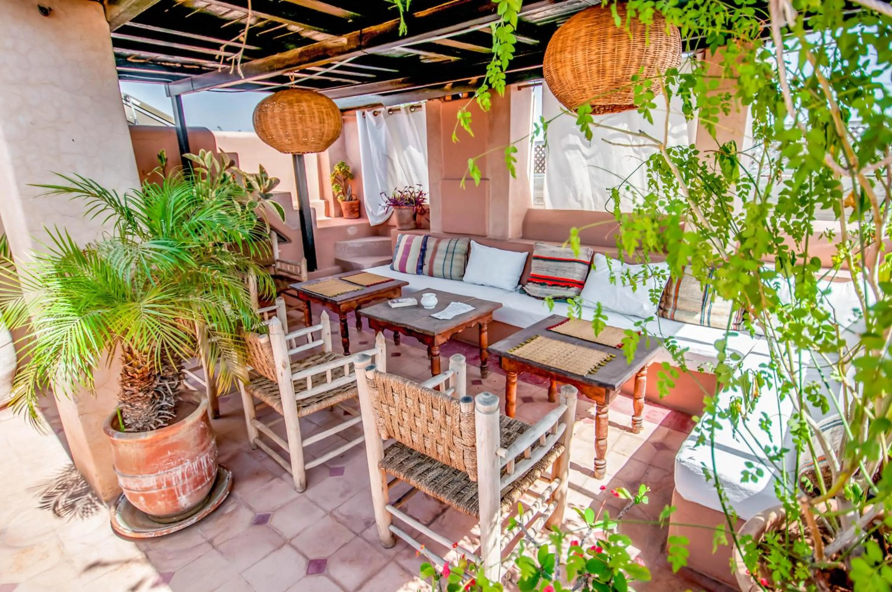 Restaurant/places to eat in Riad Chorfa