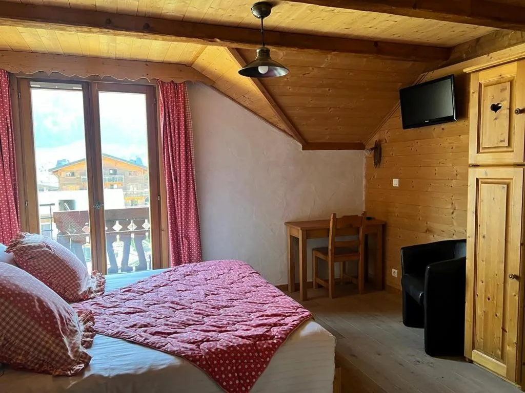 Bedroom, Bed in Fleur des Neiges