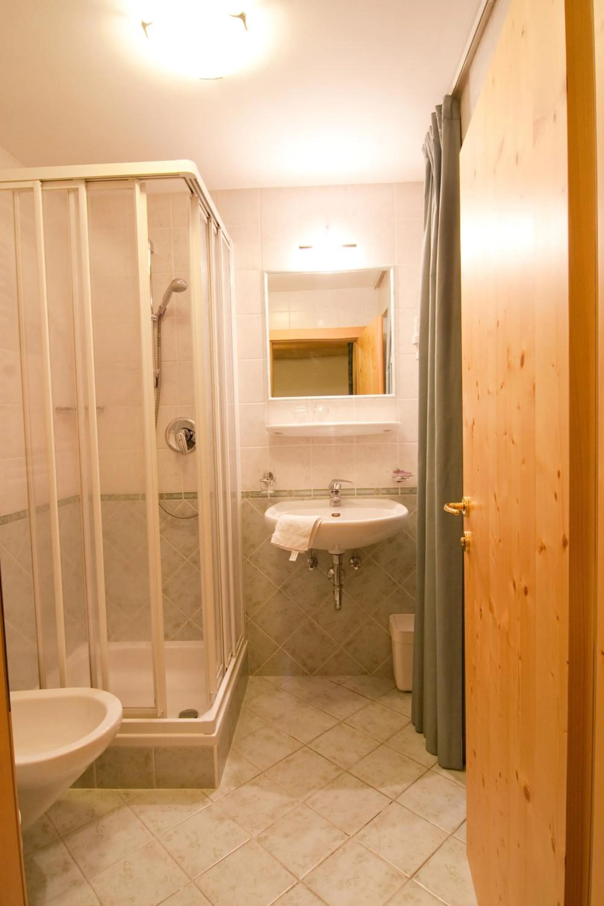 Bathroom in Pension Enzian