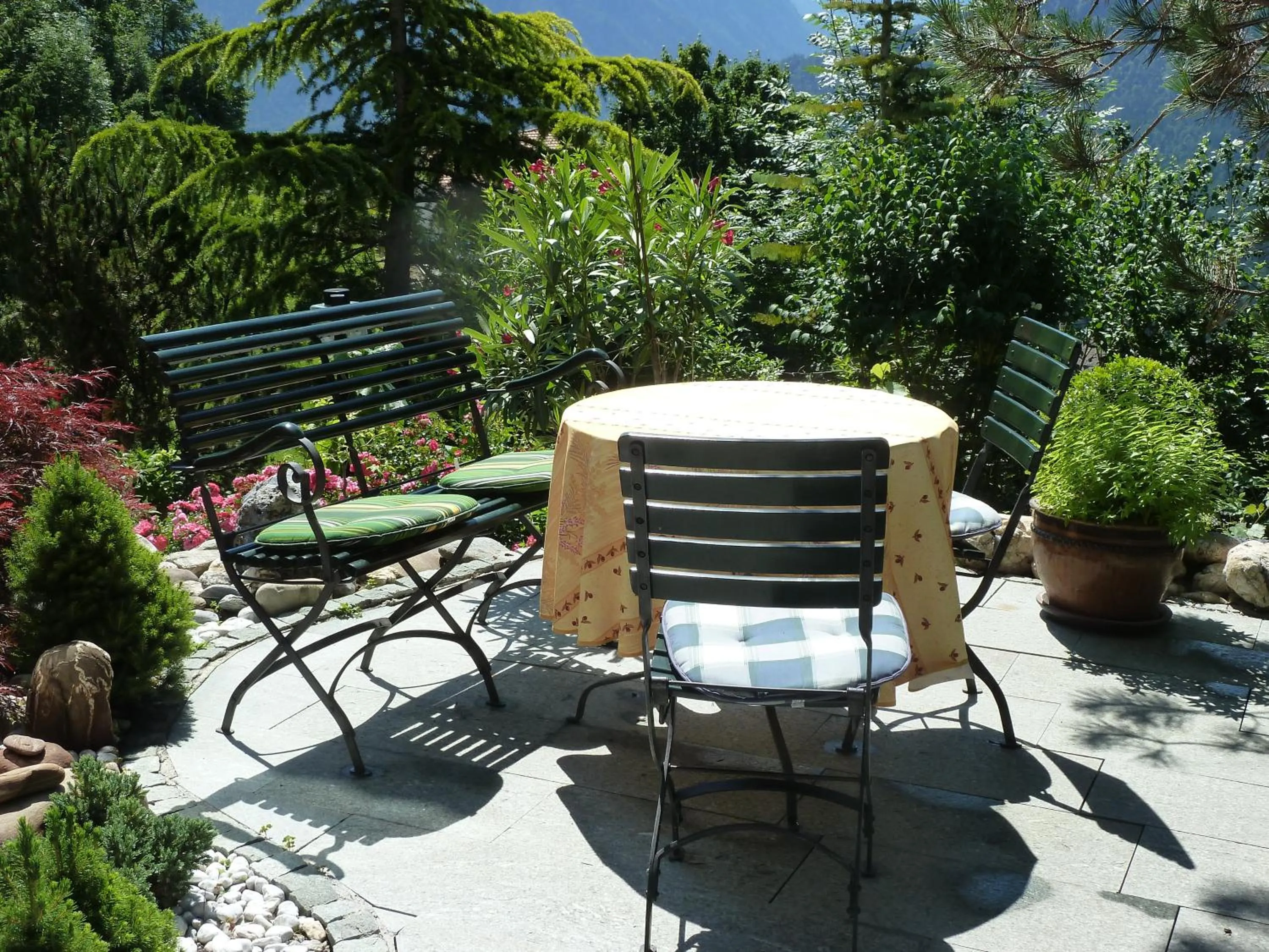 Garden in Bed & Breakfast La Val