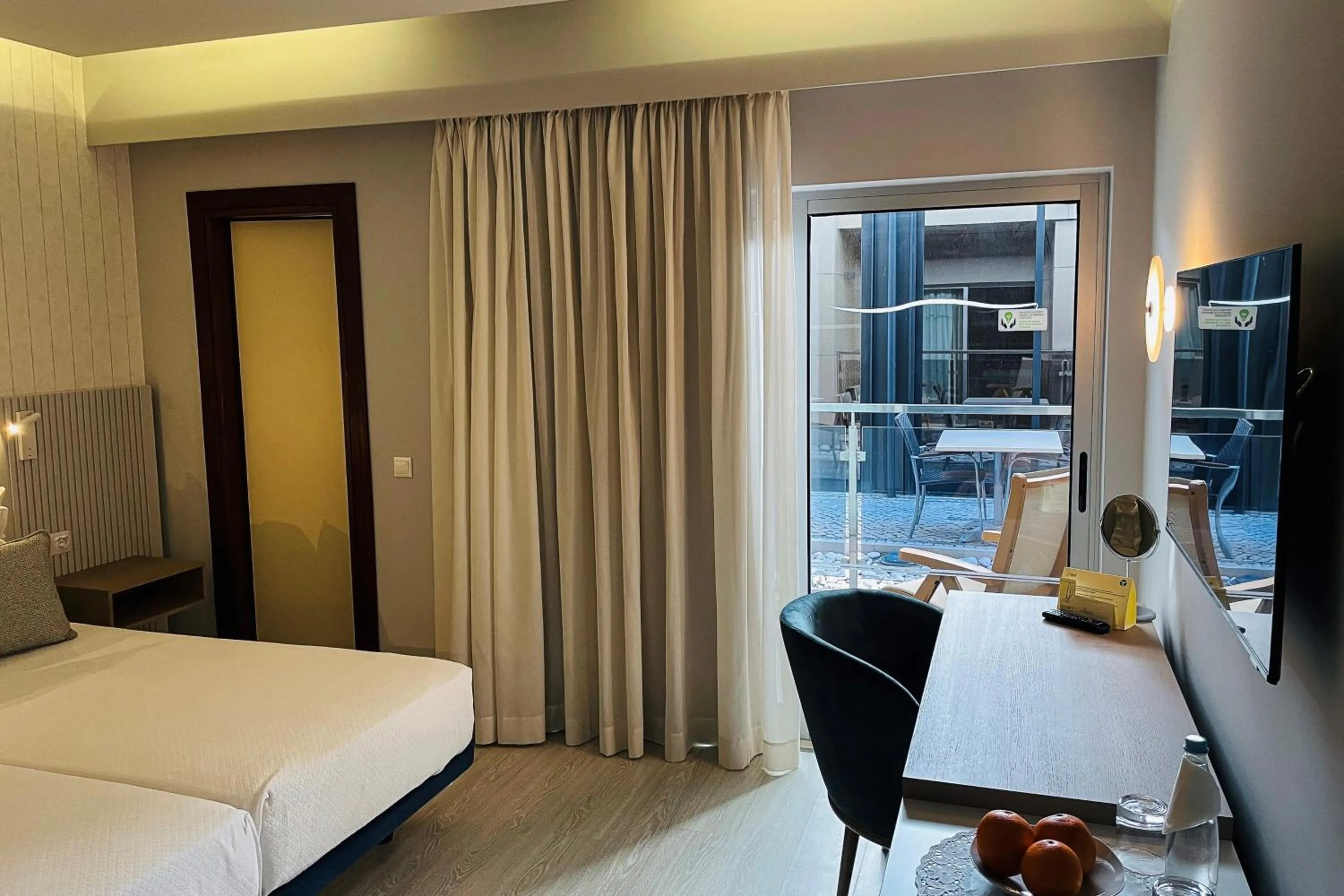 Photo of the whole room, Bed in Alisios