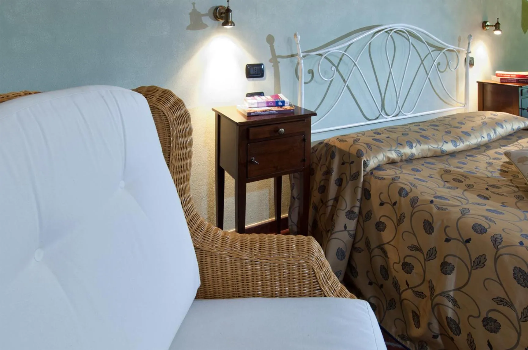 Bathroom, Bed in Trattoria Del Bivio