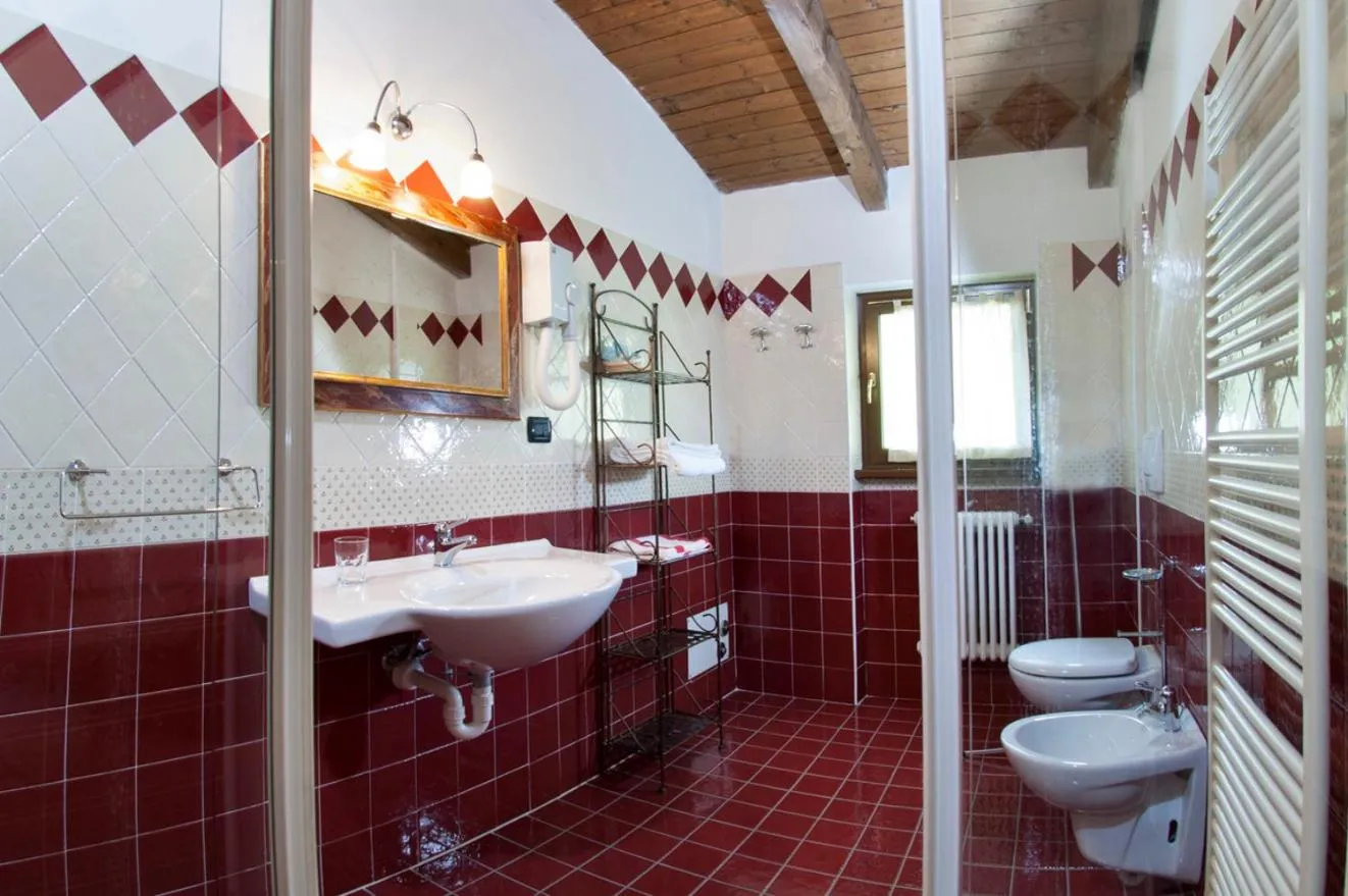 Bathroom in Trattoria Del Bivio
