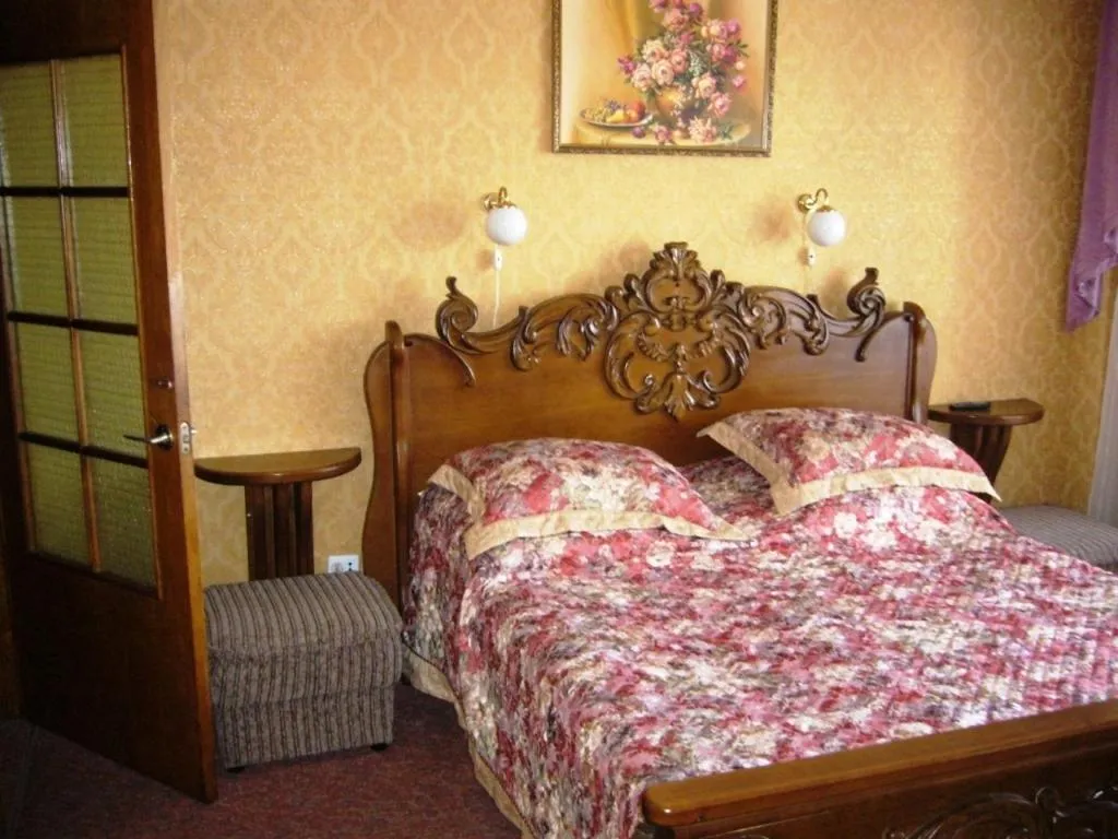 Bed in Hotel Profspilkovyi