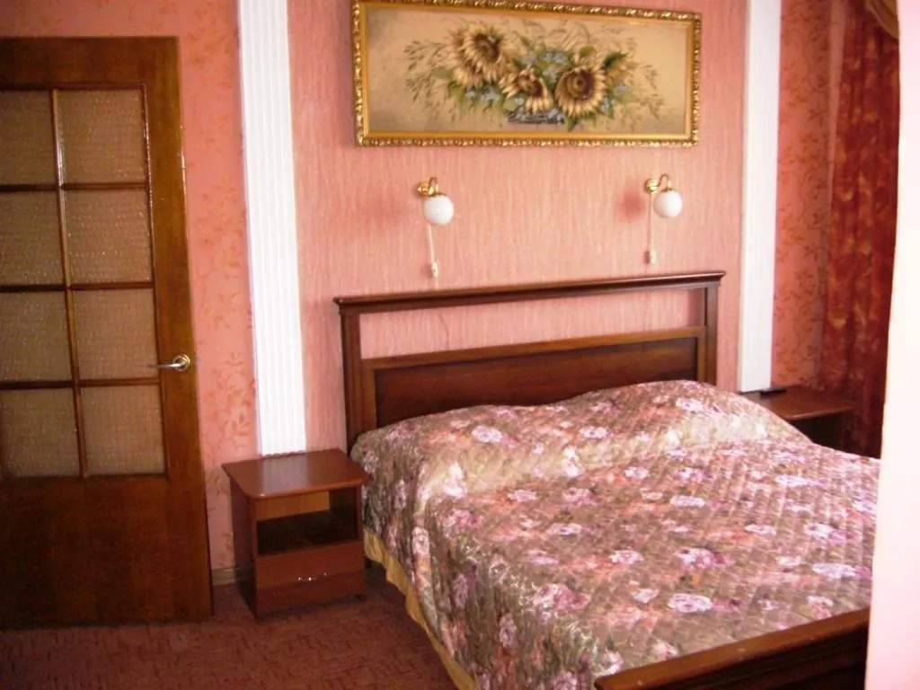 Bed in Hotel Profspilkovyi