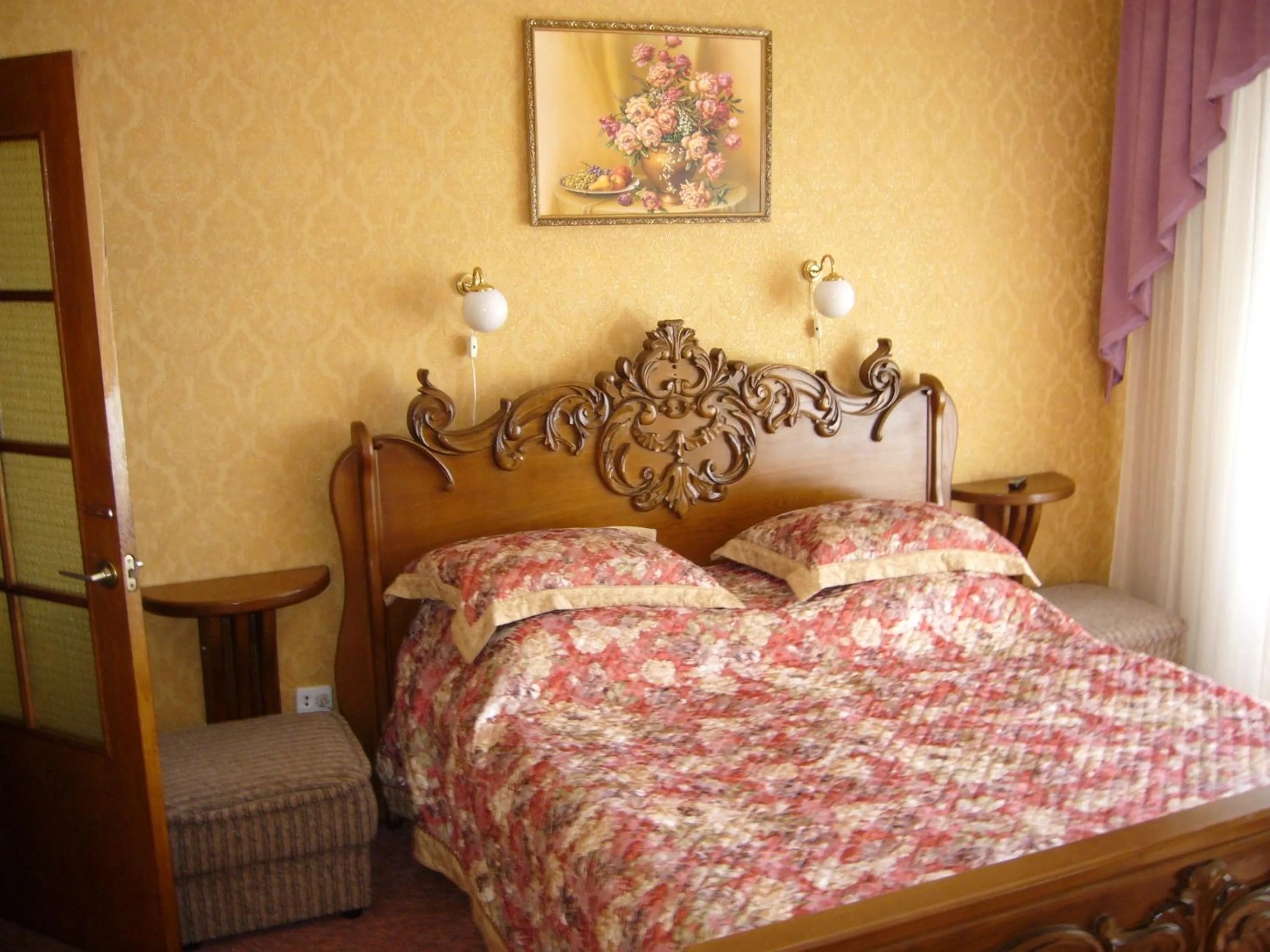 Bed in Hotel Profspilkovyi