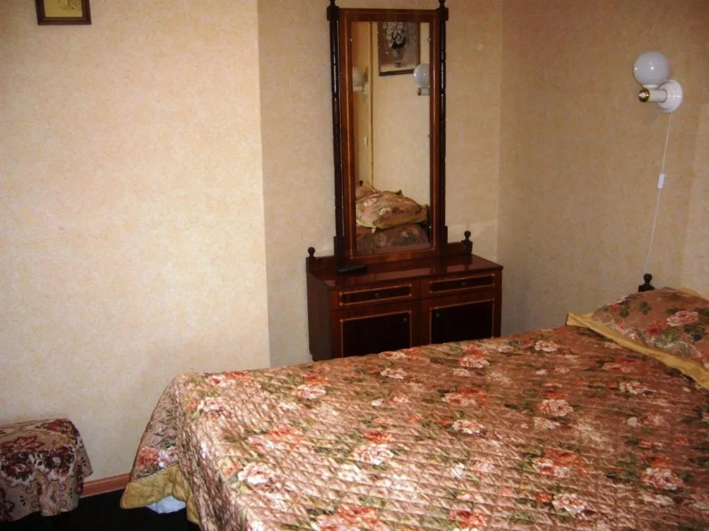 Bed in Hotel Profspilkovyi