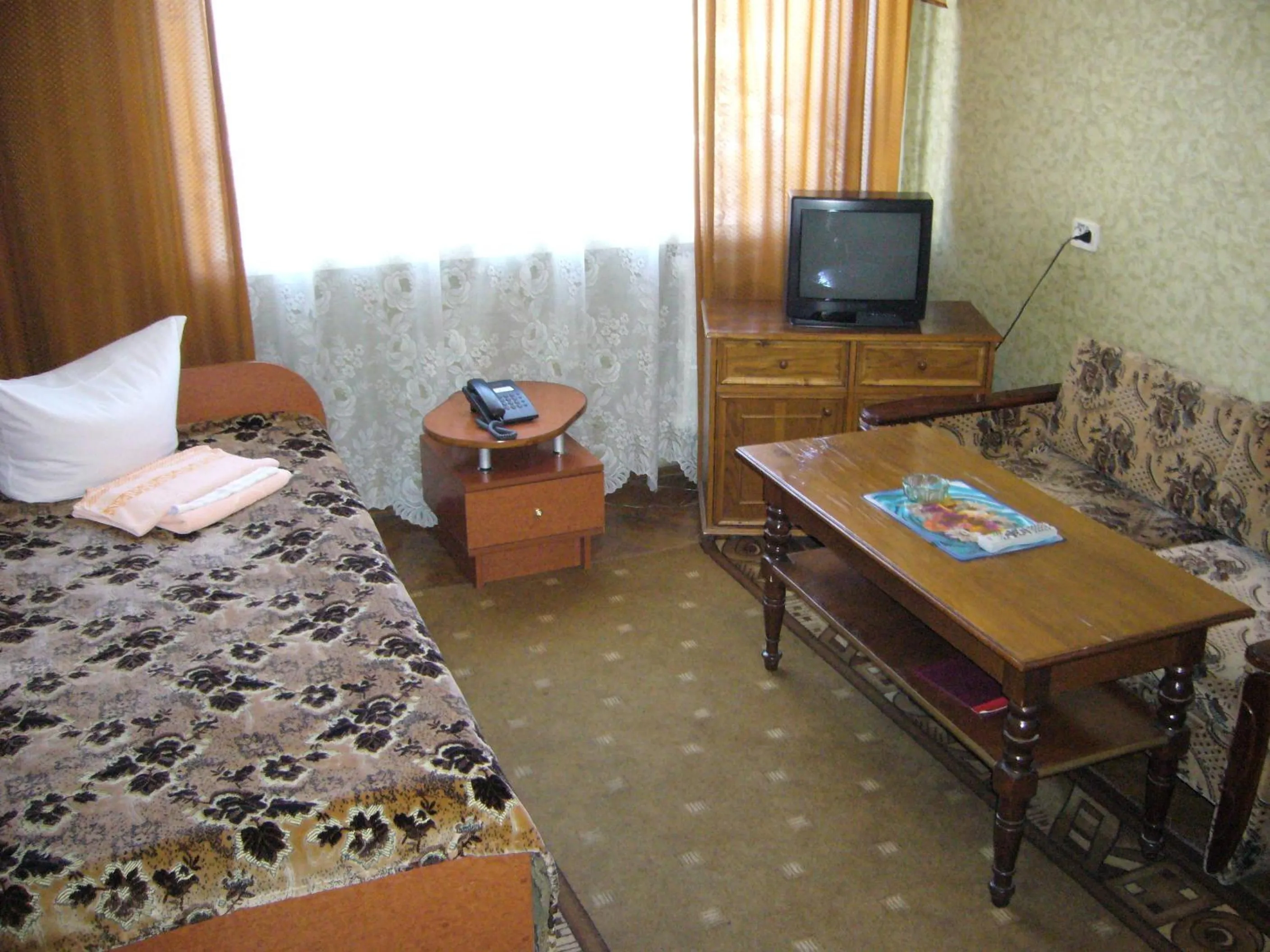 Bed in Hotel Profspilkovyi