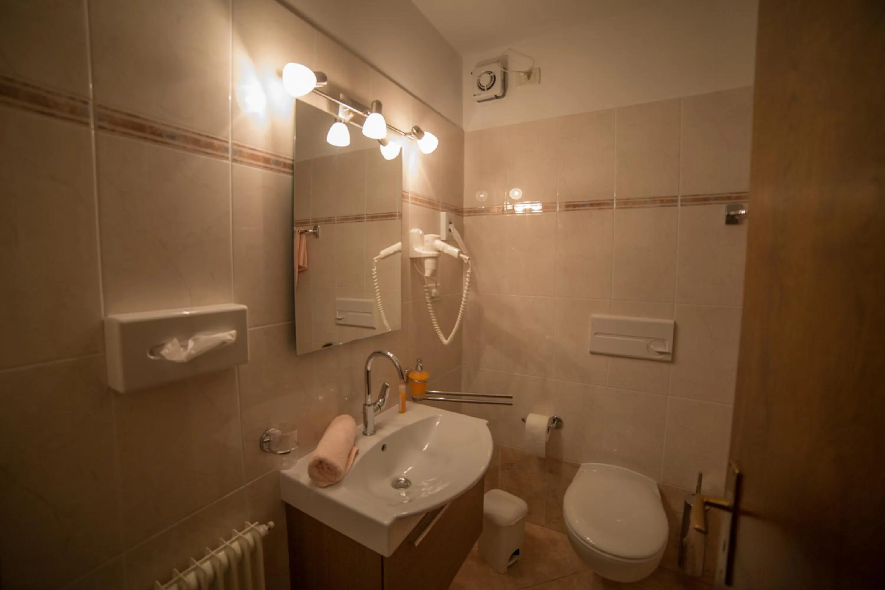 Bathroom in Hotel Garni Savoy - new opening