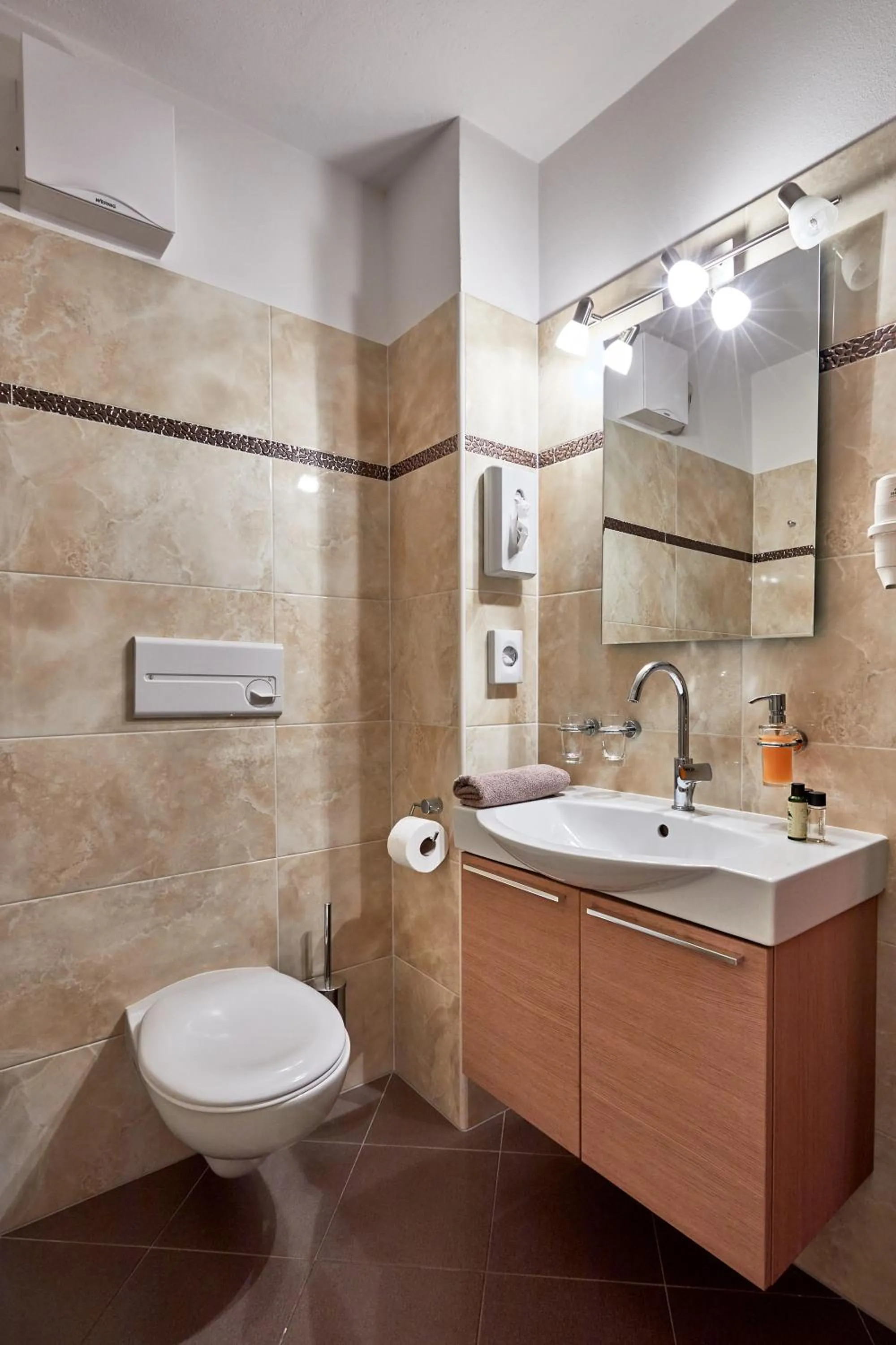 Bathroom in Hotel Garni Savoy - new opening