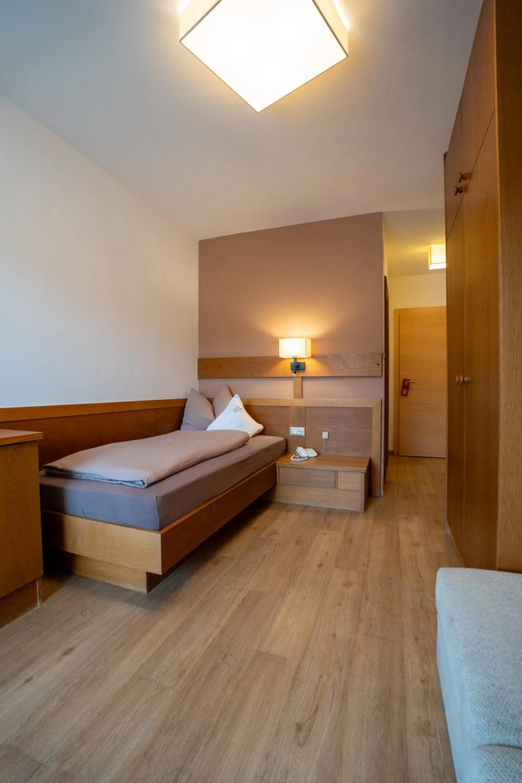 Bedroom, Bed in Hotel Garni Savoy - new opening