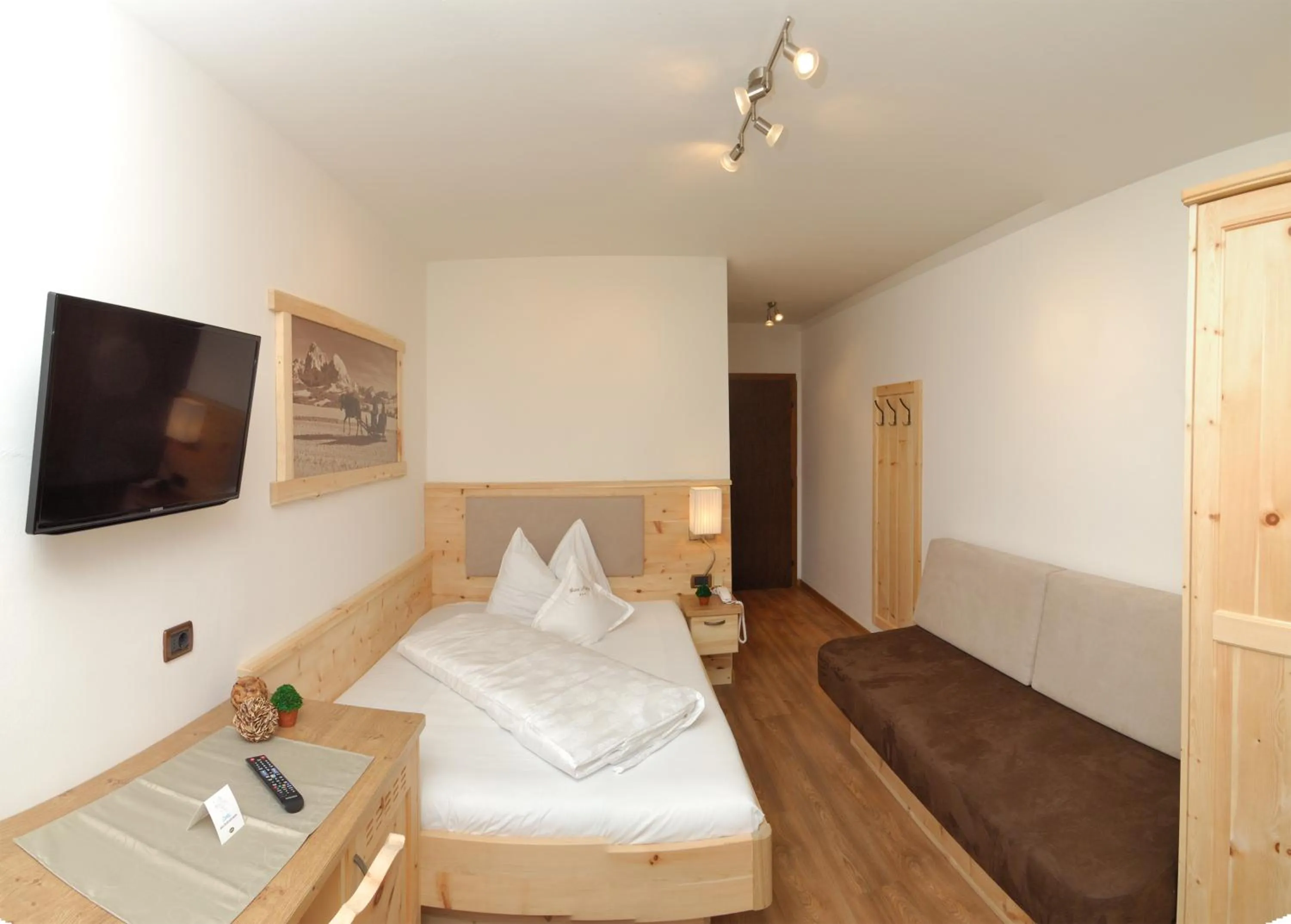 Bed in Hotel Garni Savoy - new opening