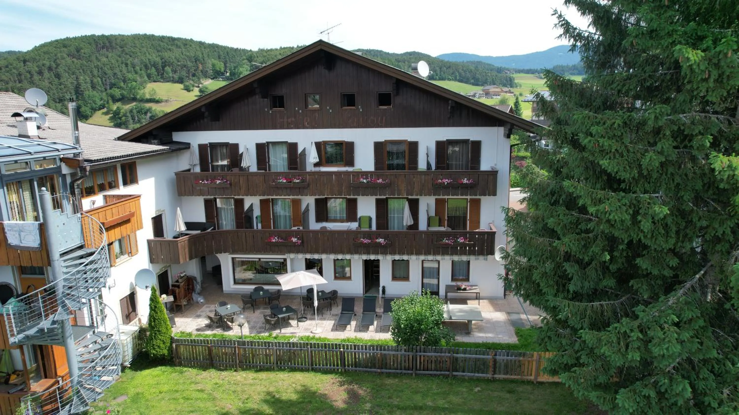 Property building in Hotel Garni Savoy - new opening