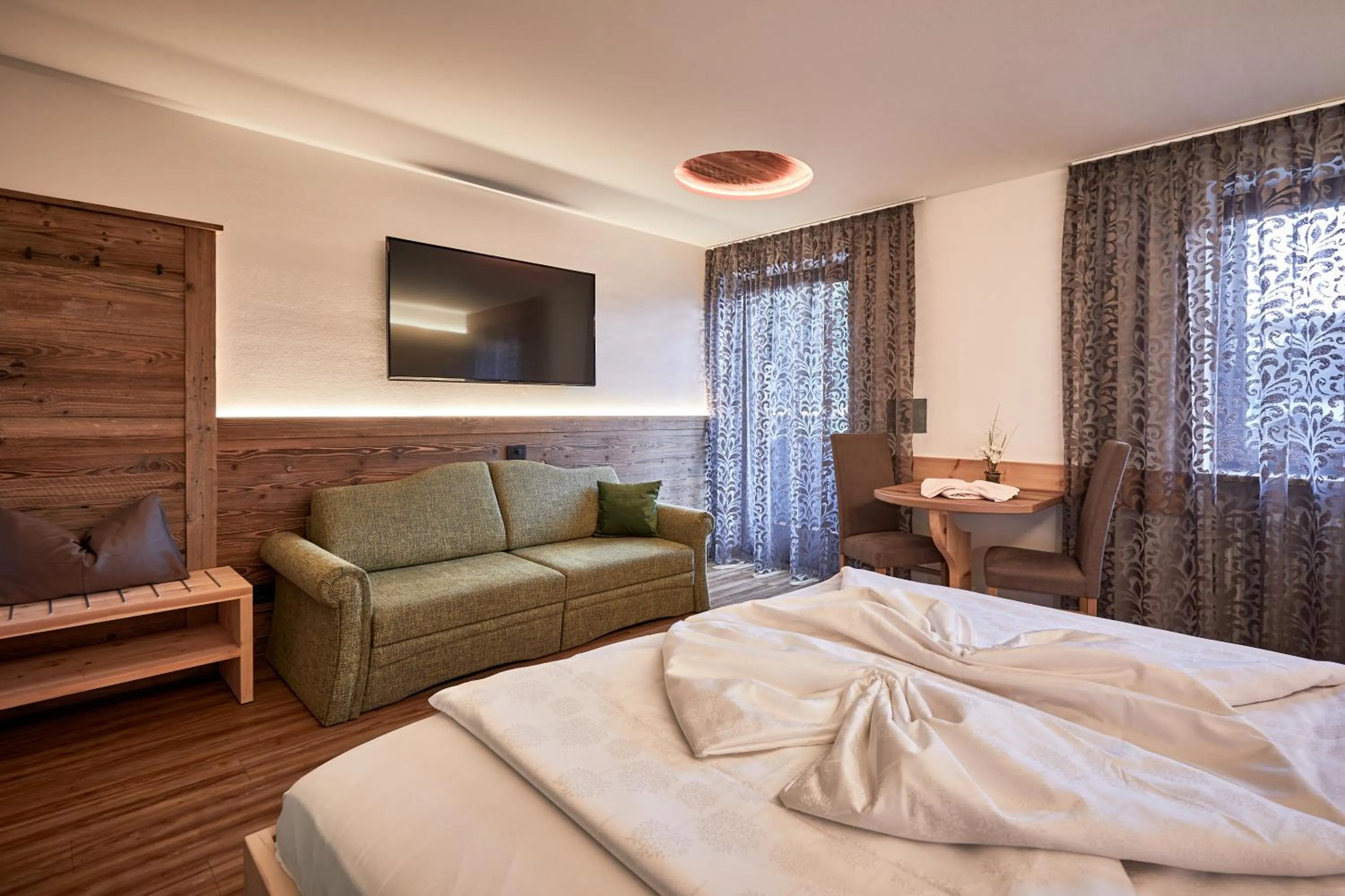 Photo of the whole room, Bed in Hotel Garni Savoy - new opening