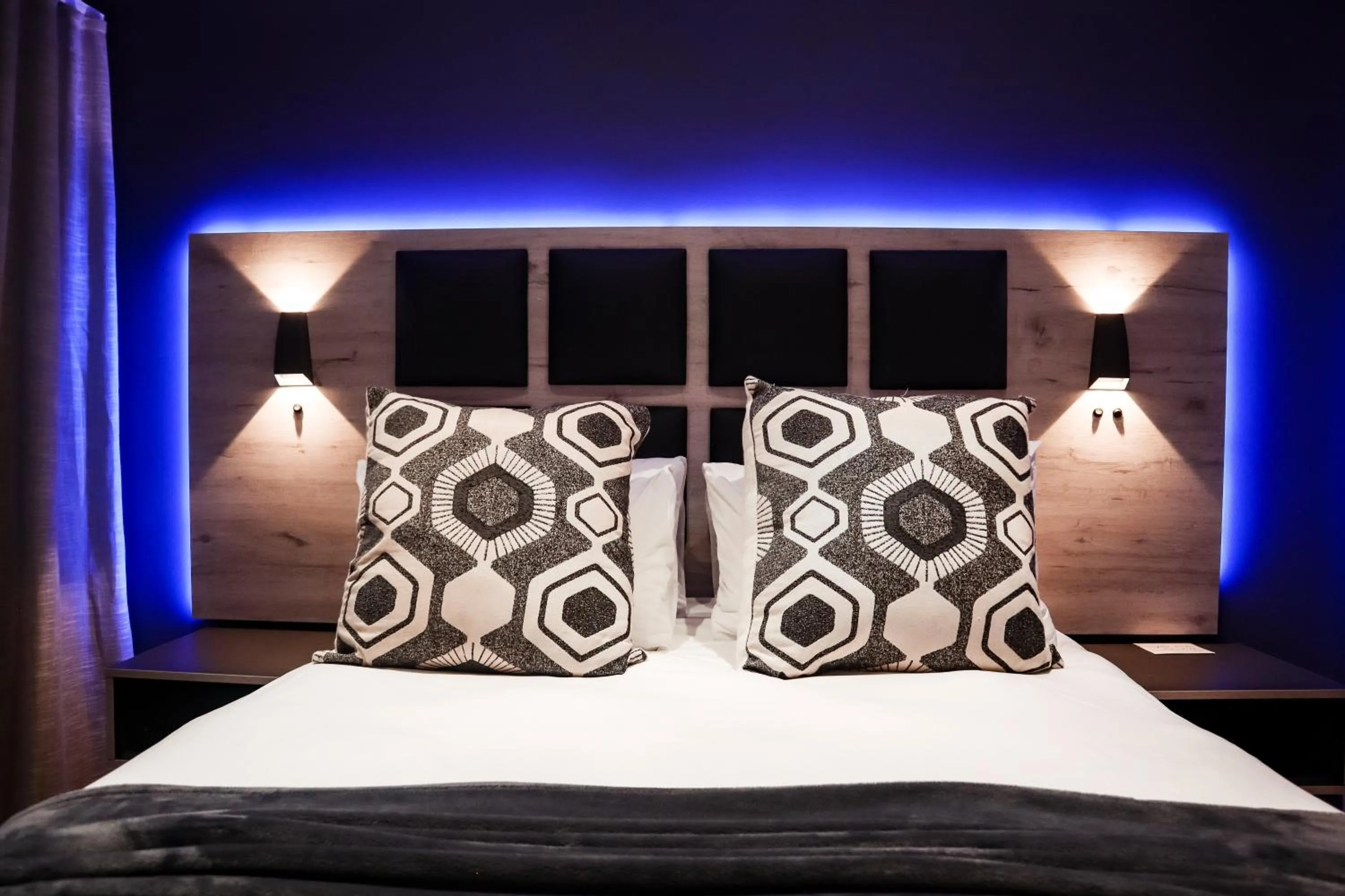 Bed in Cascades Guest Lodge