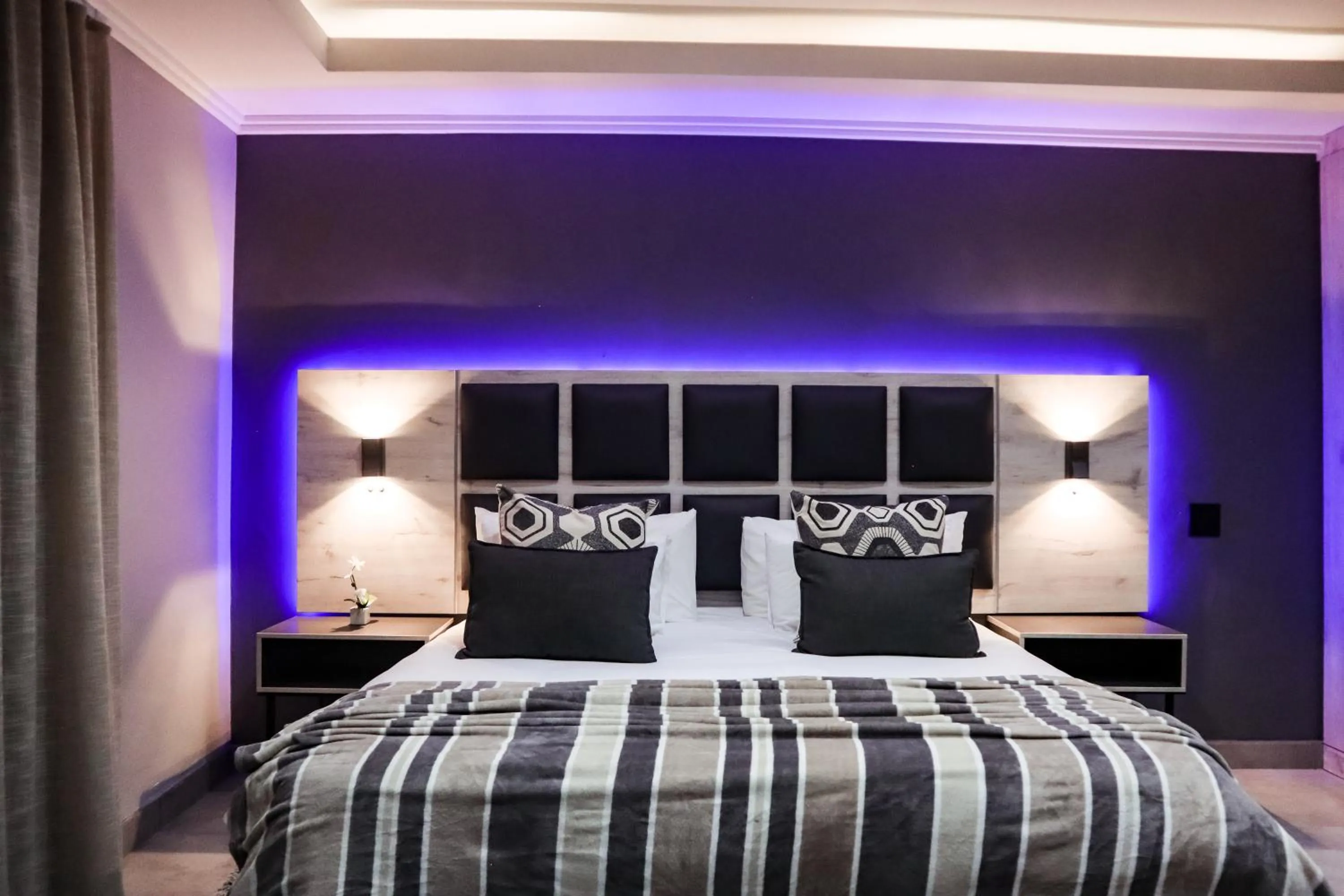 Bed in Cascades Guest Lodge