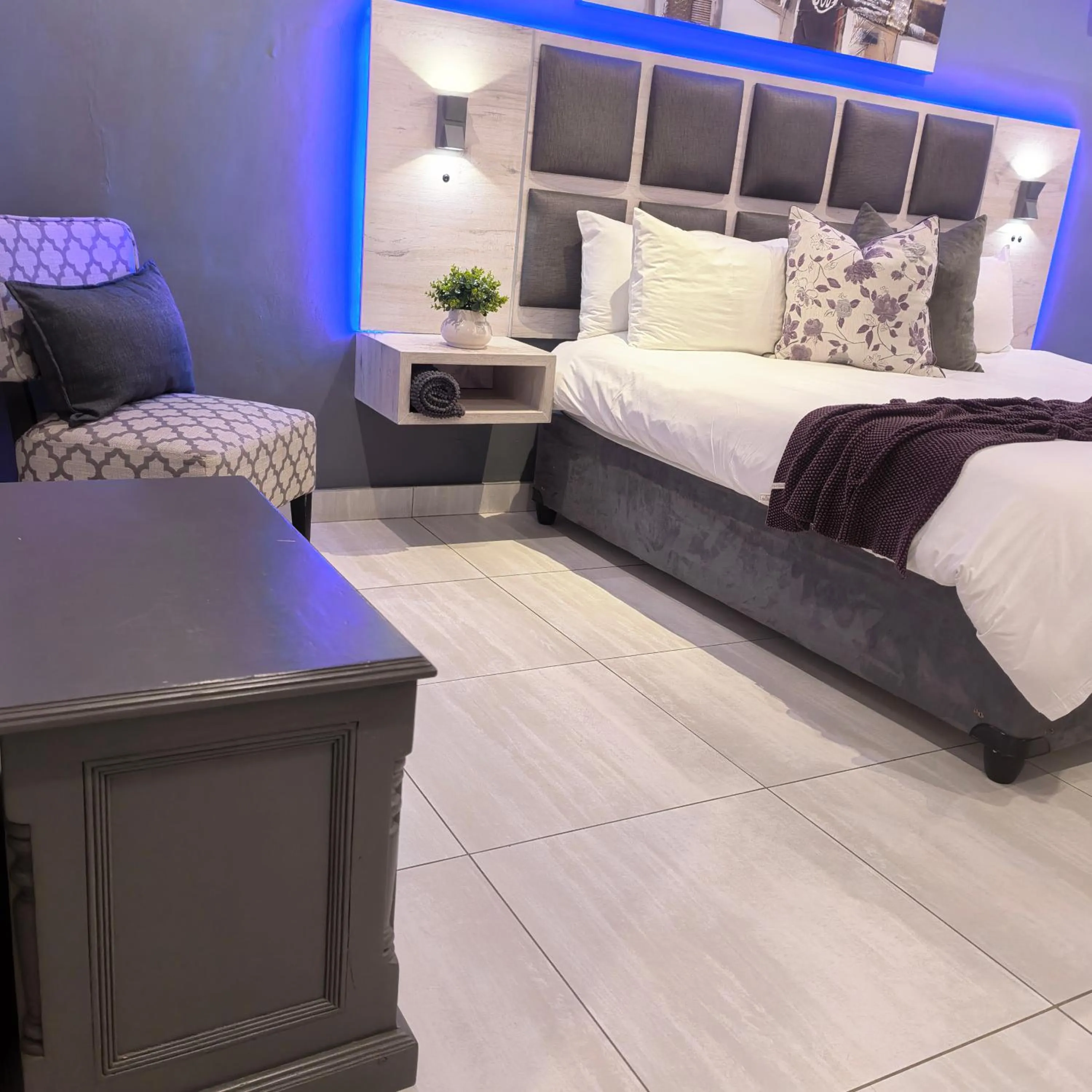 Bed in Cascades Guest Lodge