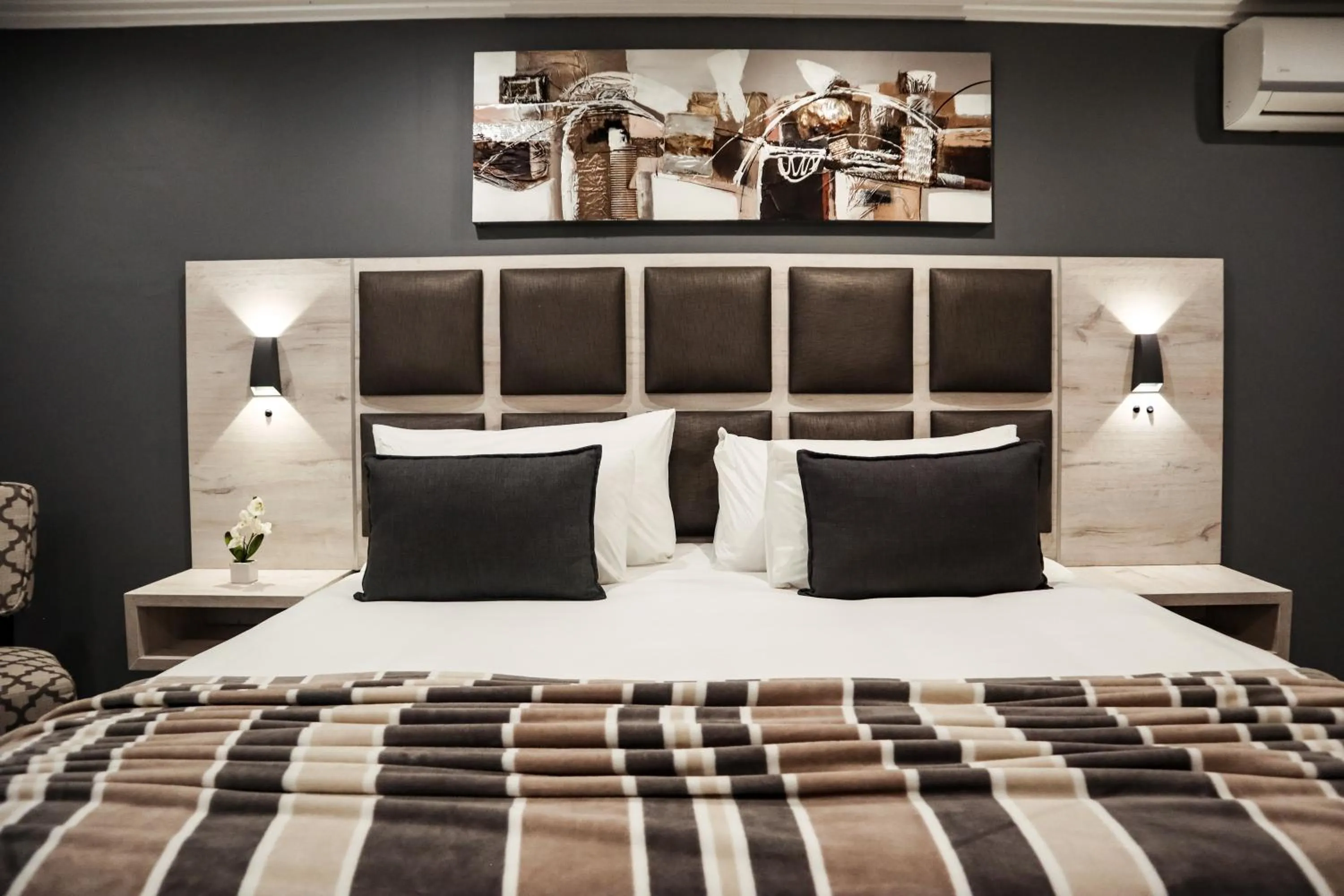 Bed in Cascades Guest Lodge