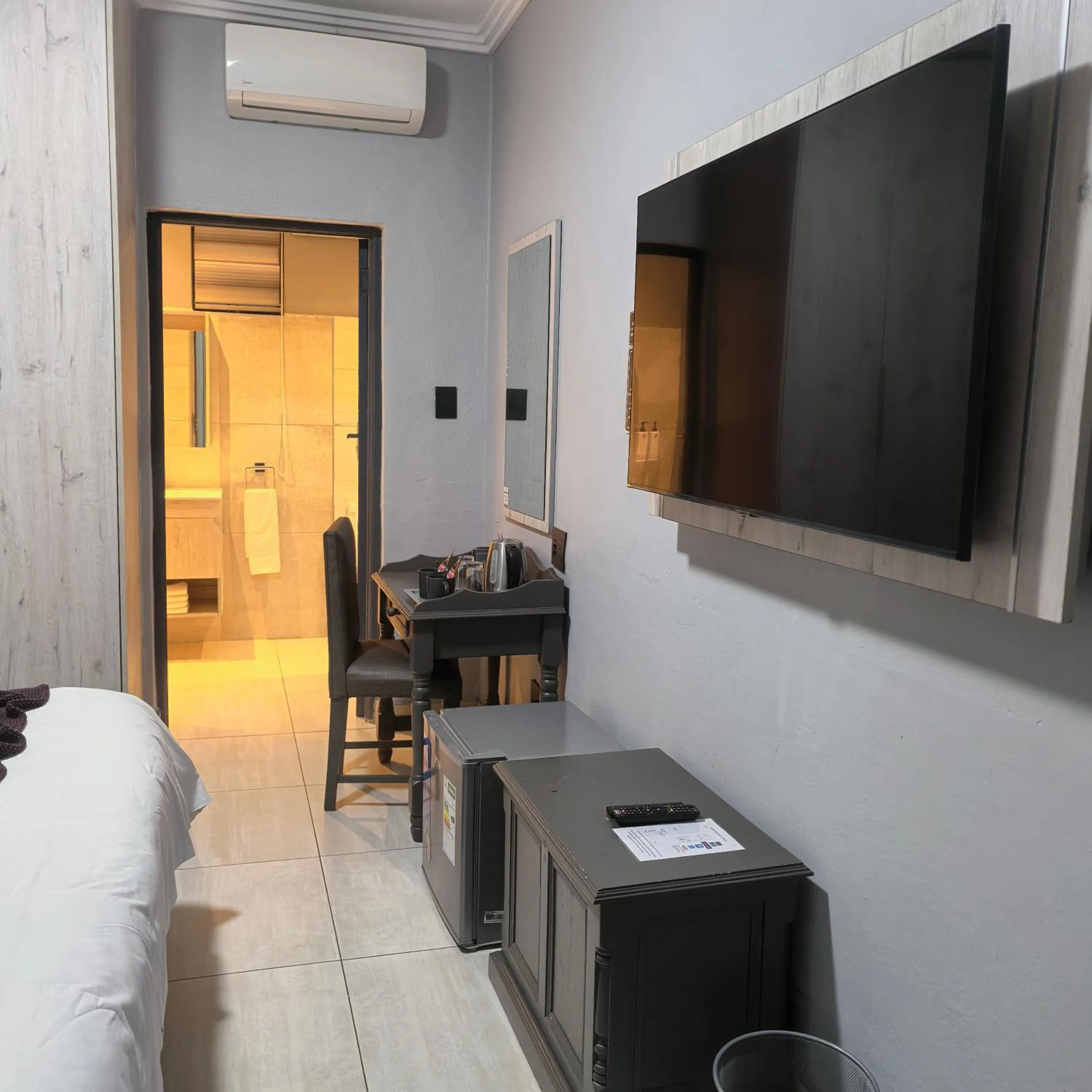 TV and multimedia in Cascades Guest Lodge