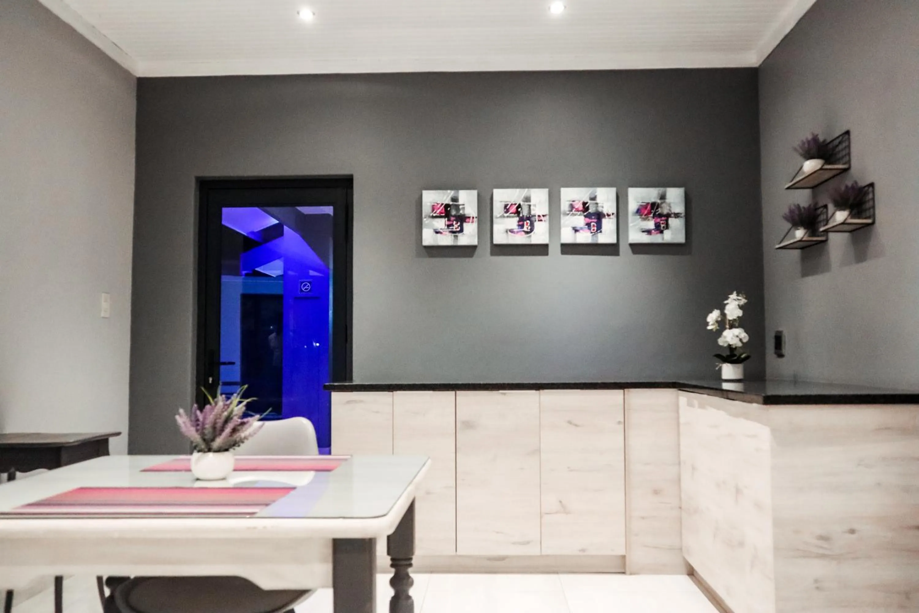 Restaurant/places to eat in Cascades Guest Lodge