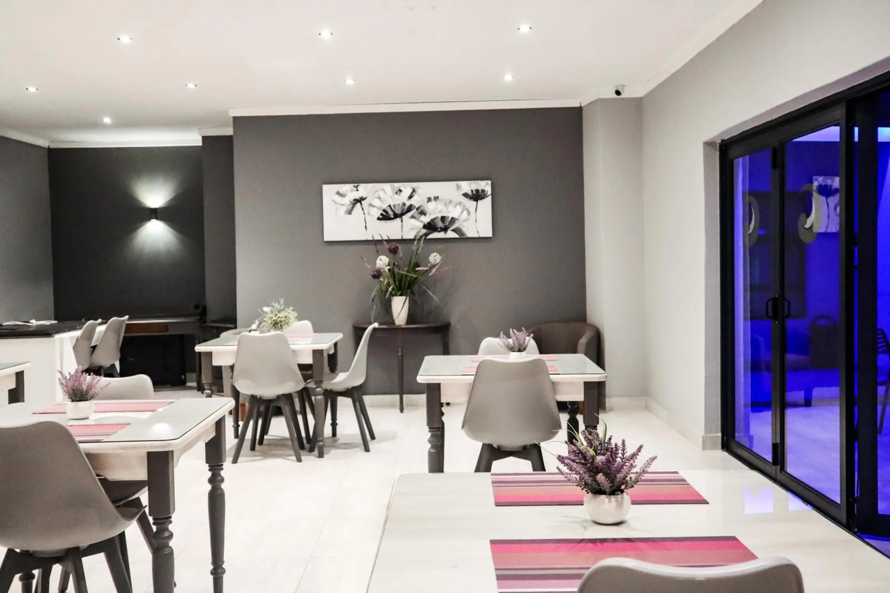 Restaurant/places to eat in Cascades Guest Lodge