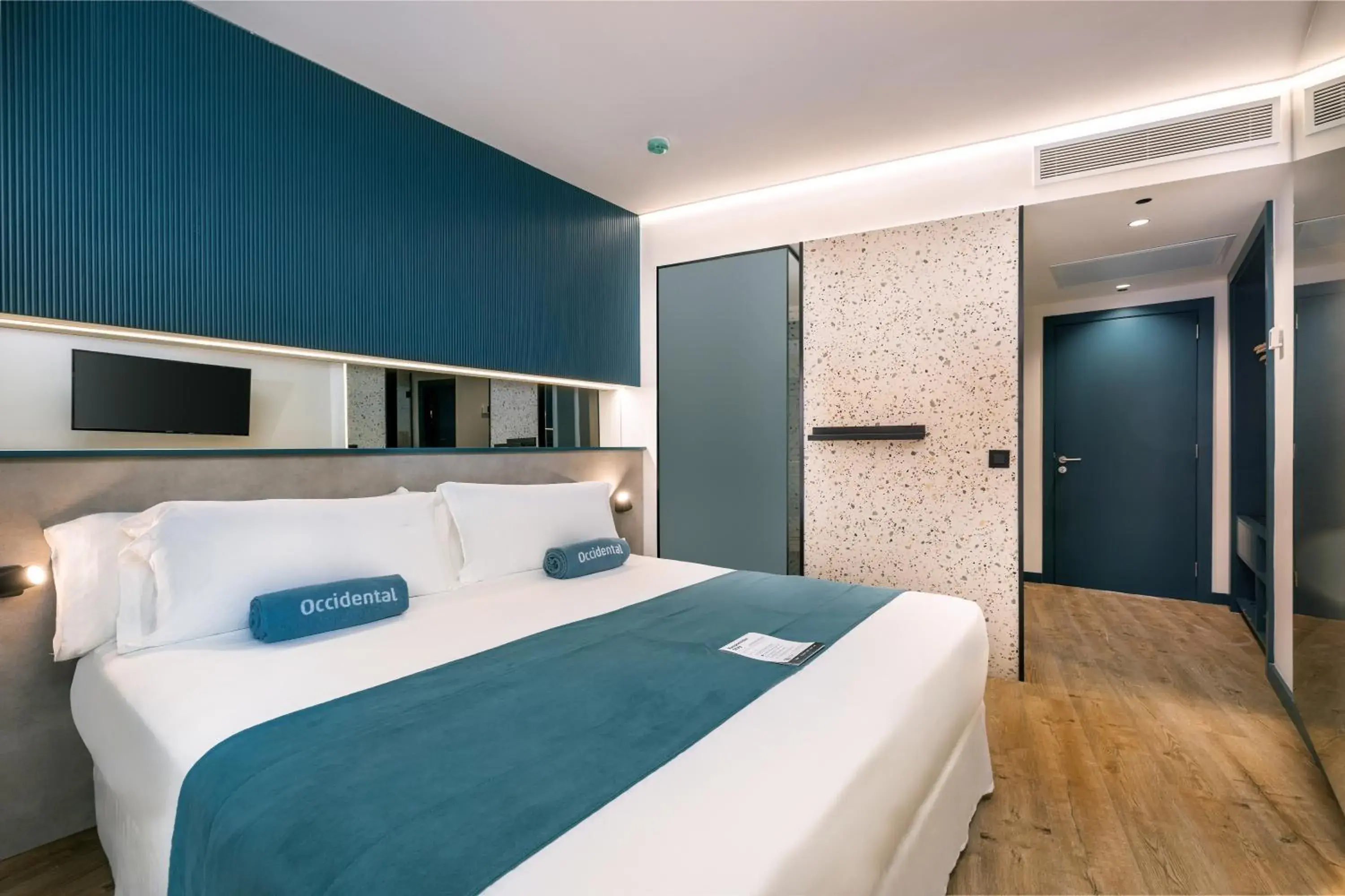 Bedroom, Bed in Occidental Las Canteras Bedroom, Bed in Occidental Las Canteras