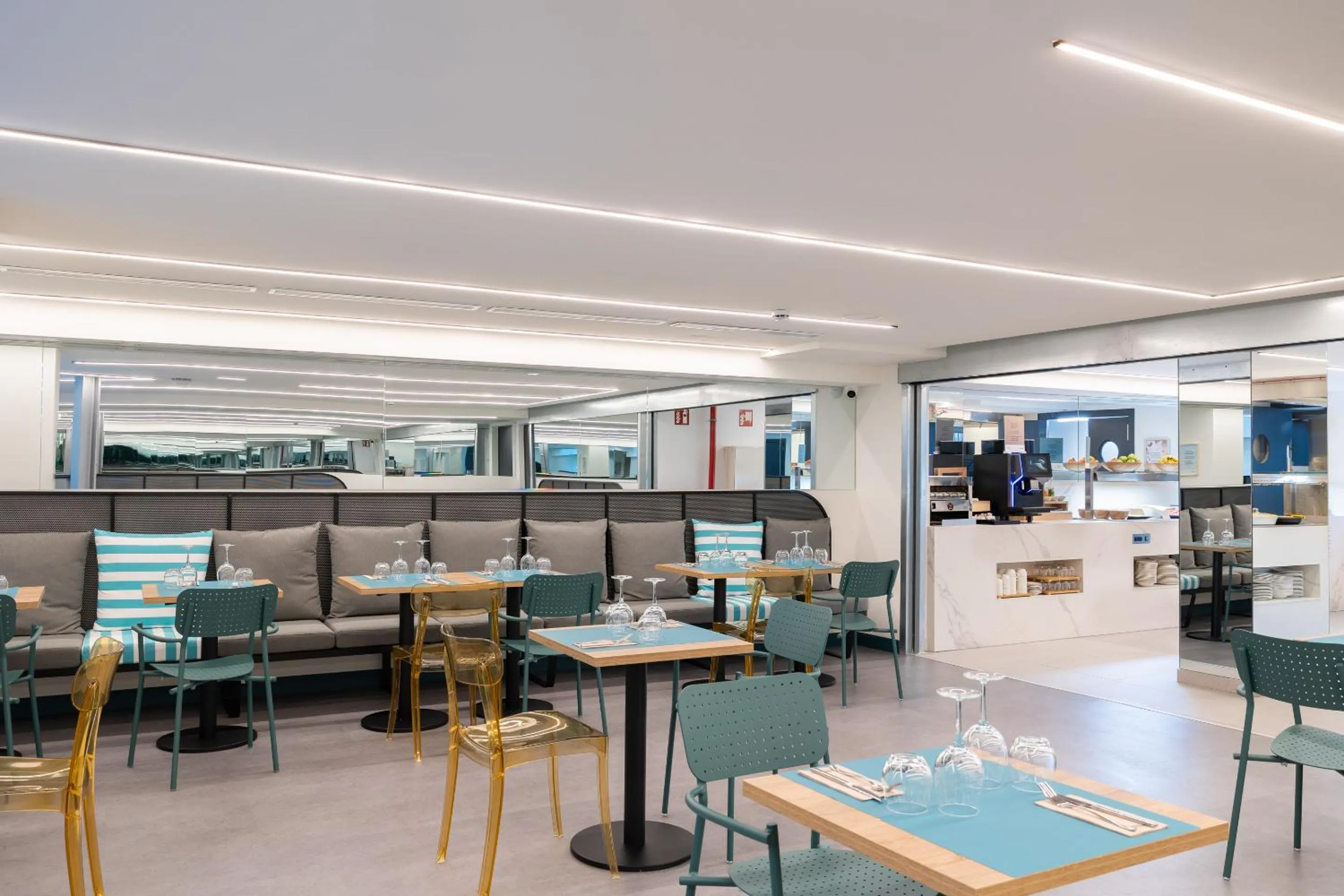 Restaurant/places to eat in Occidental Las Canteras