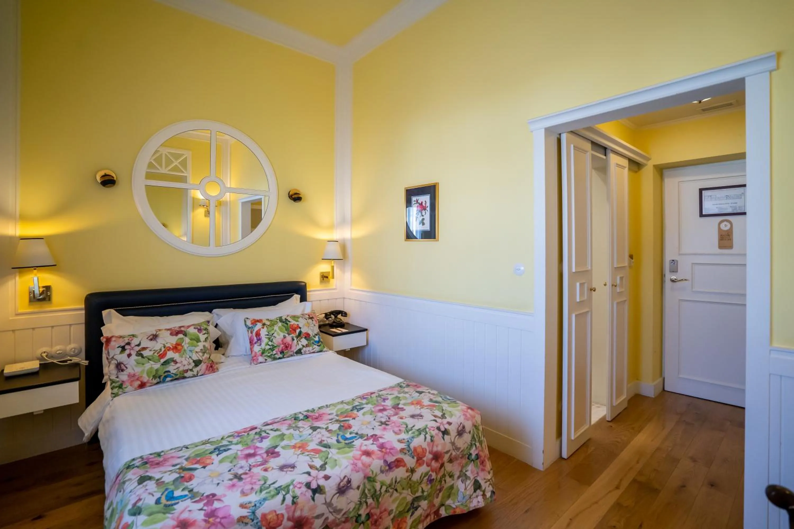 Bed in Grande Hotel do Porto