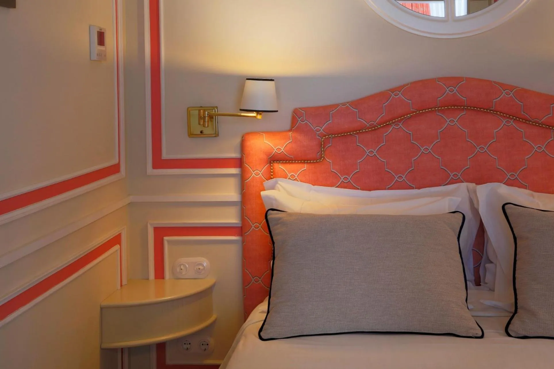 Bed in Grande Hotel do Porto