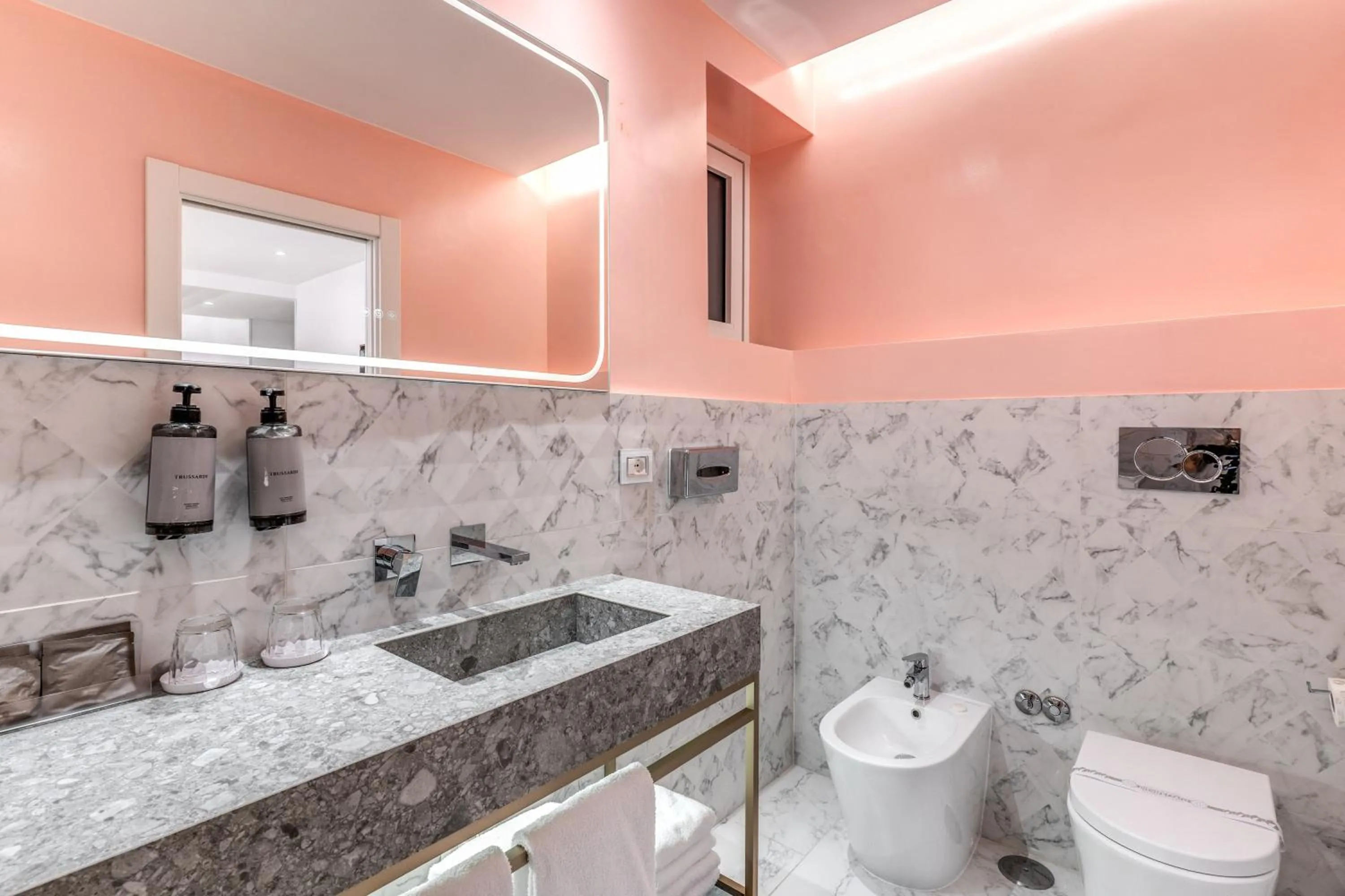 Bathroom in Relais Trevi 95 Boutique Hotel