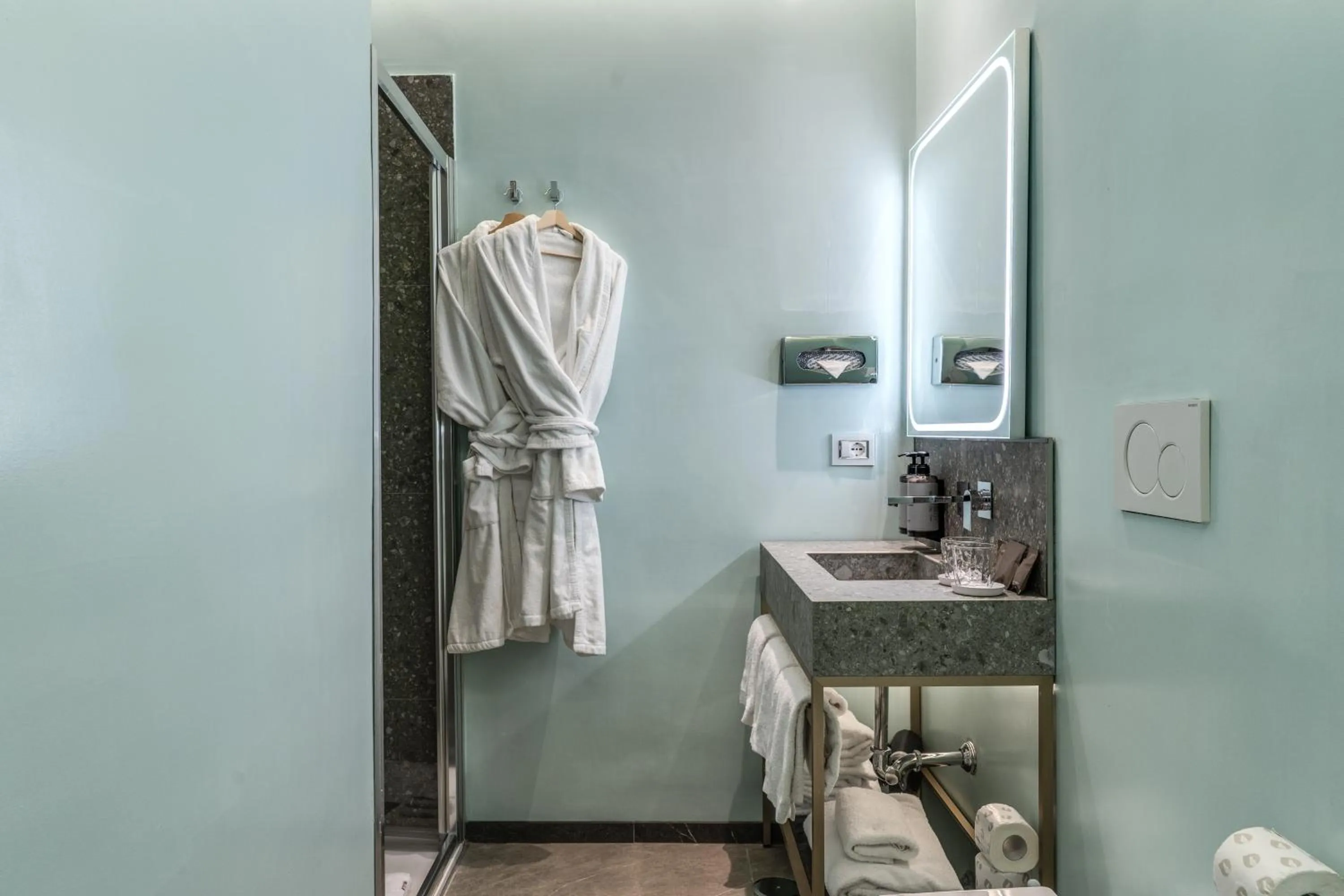 Bathroom in Relais Trevi 95 Boutique Hotel