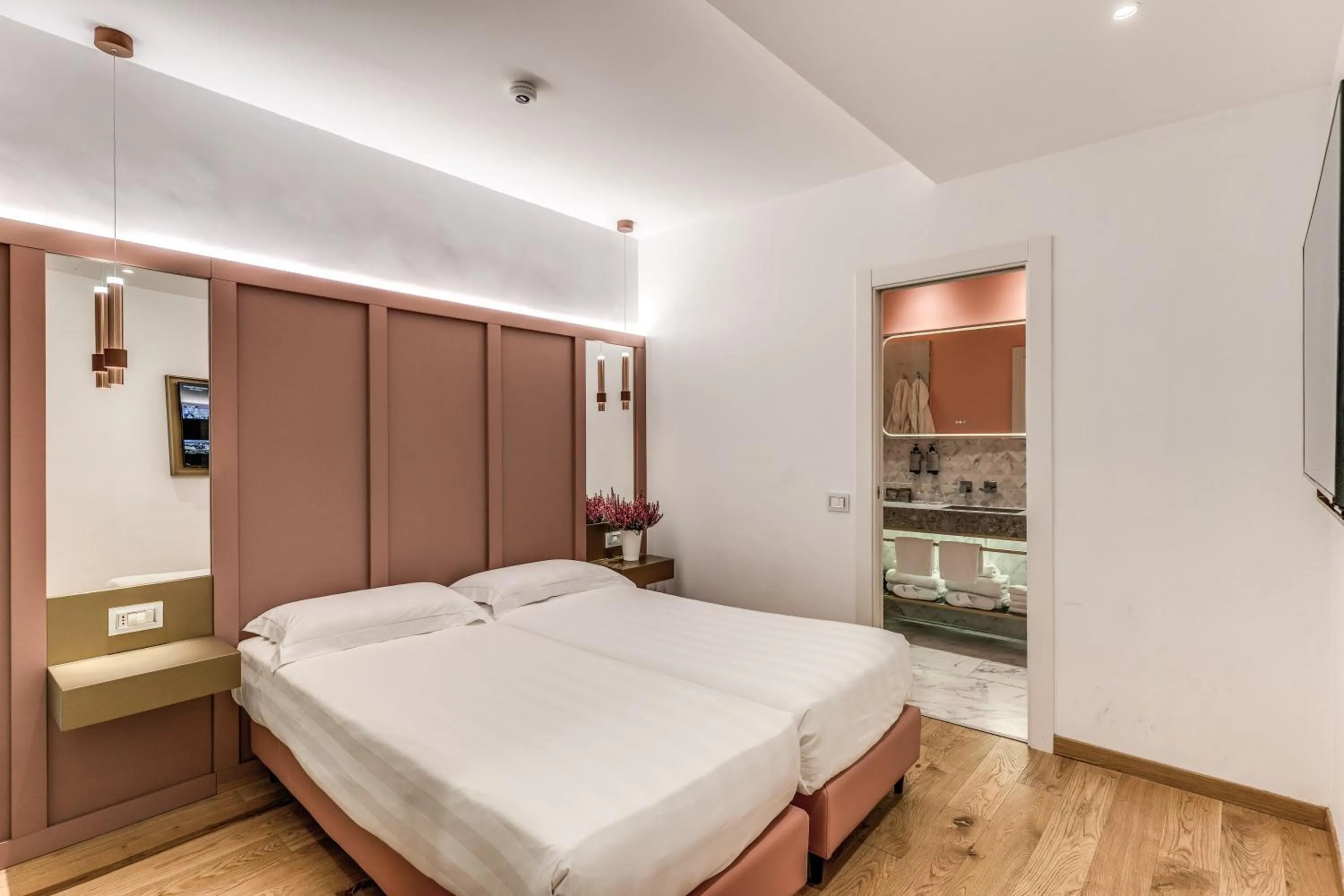 Bedroom, Bed in Relais Trevi 95 Boutique Hotel