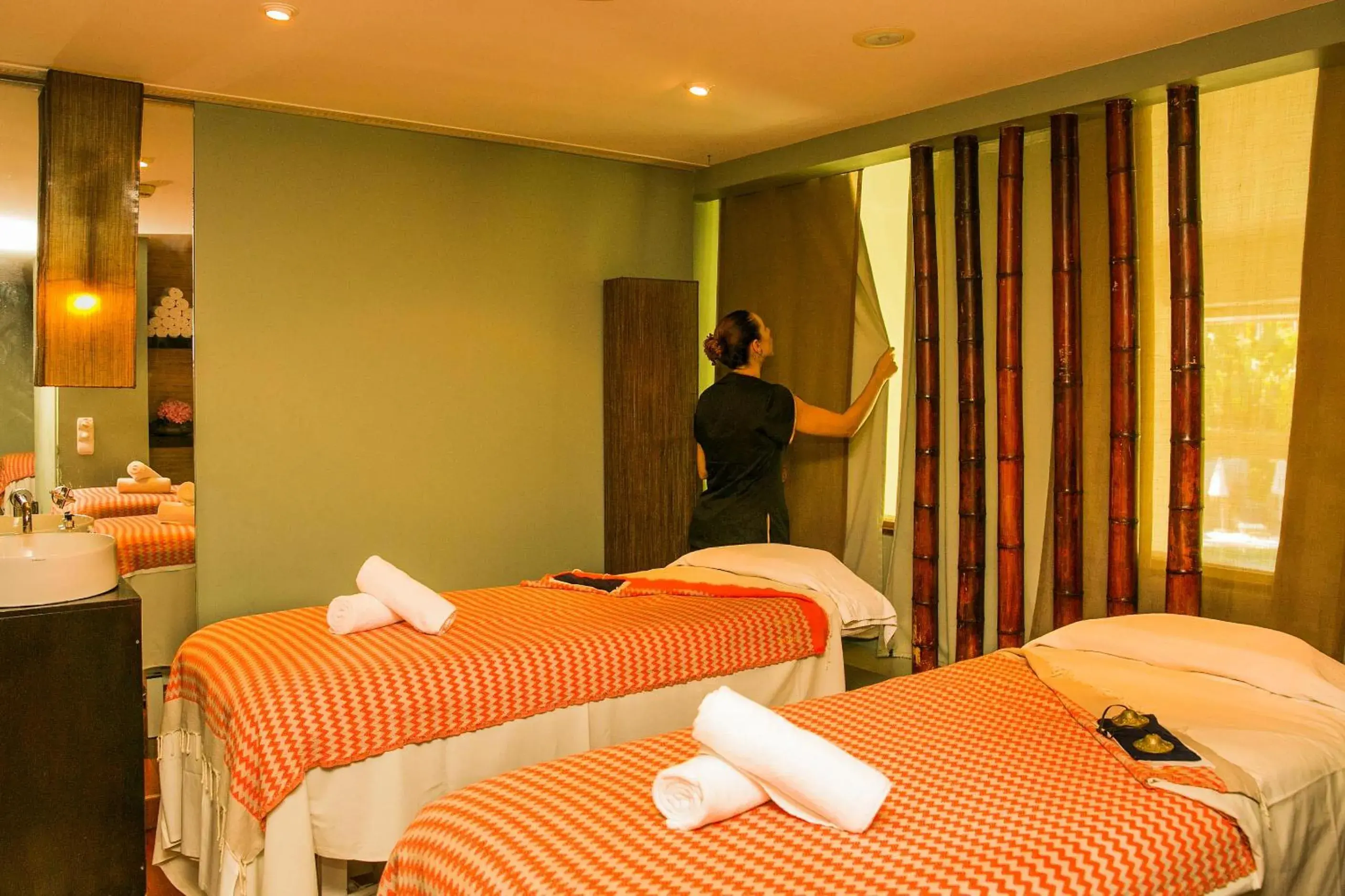 Massage, Bed in Pestana Palace Lisboa Hotel & National Monument - The Leading Hotels of the World Massage, Bed in Pestana Palace Lisboa Hotel & National Monument - The Leading Hotels of the World