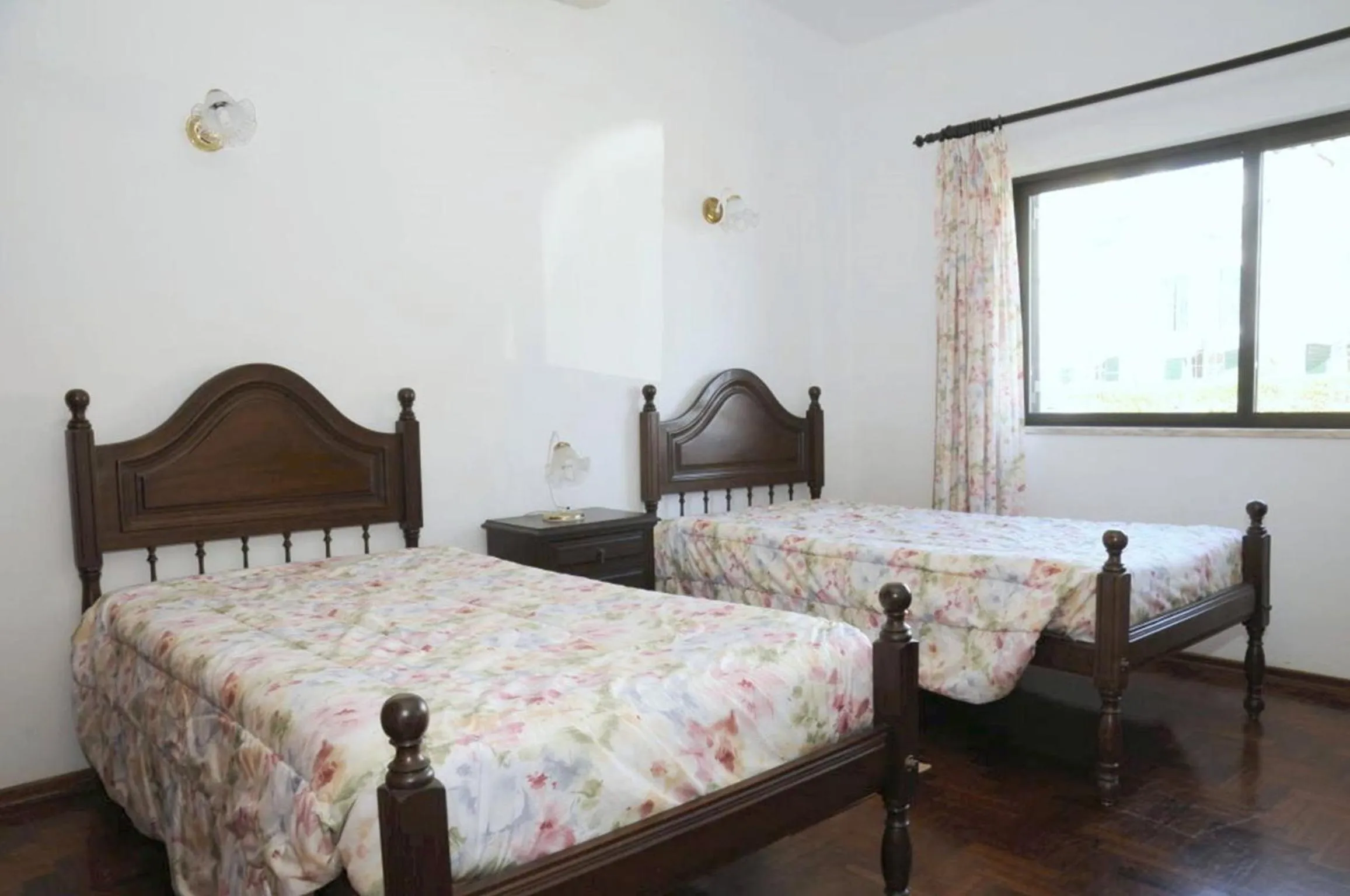 Bed in Situated in a superb position, in The Old Village area