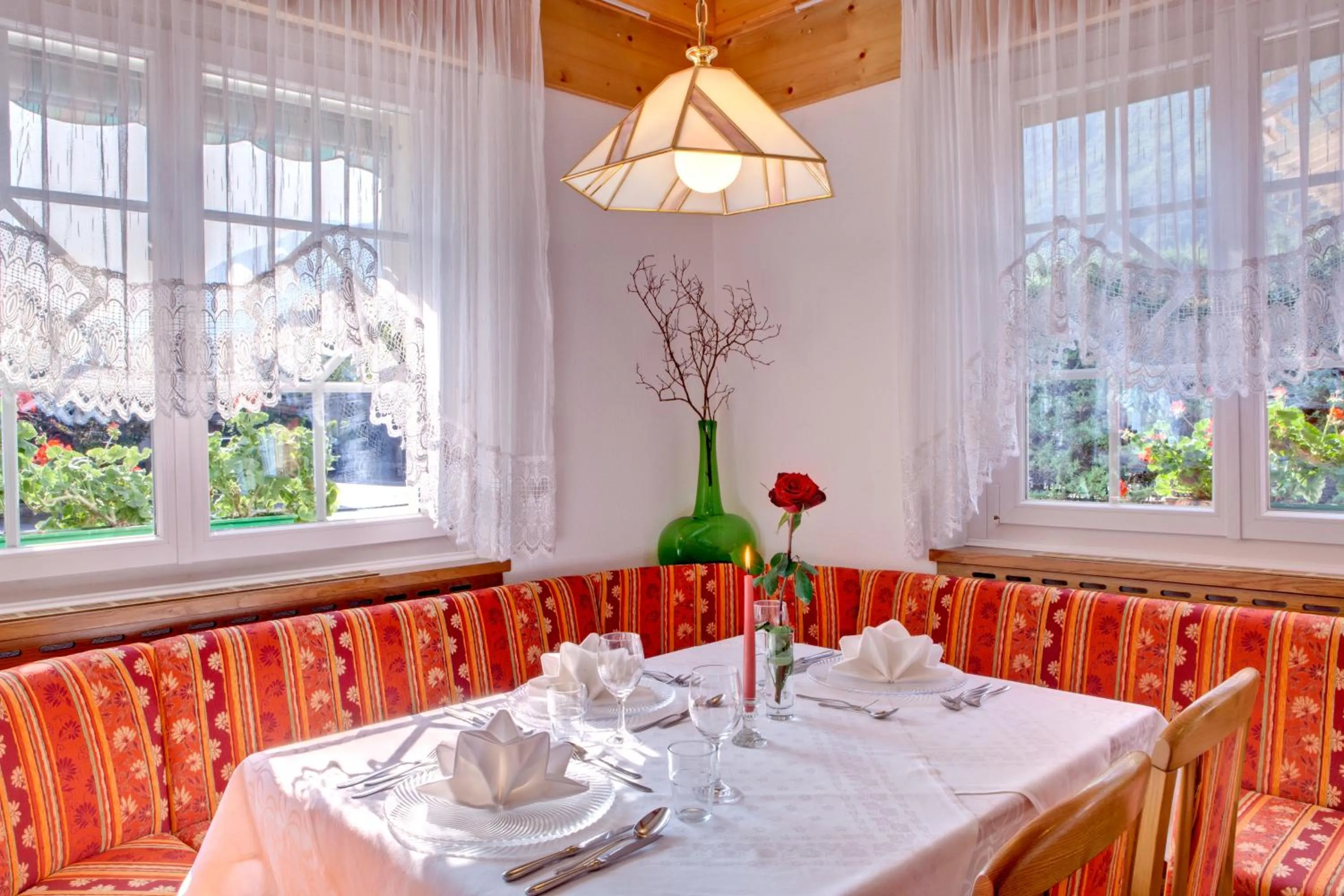 Restaurant/places to eat in Parkhotel Plauserhof