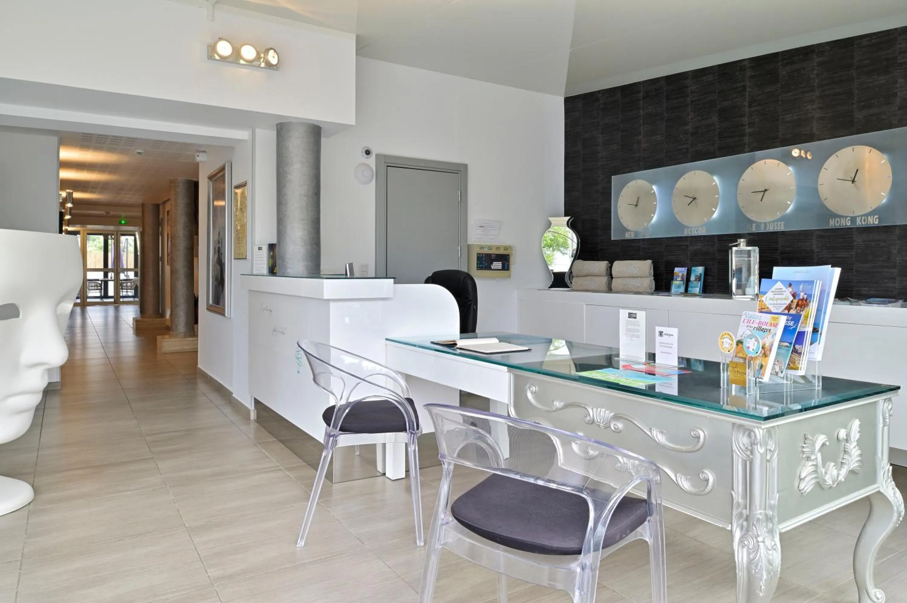 Lobby or reception in Hôtel L'Escale Coté Port