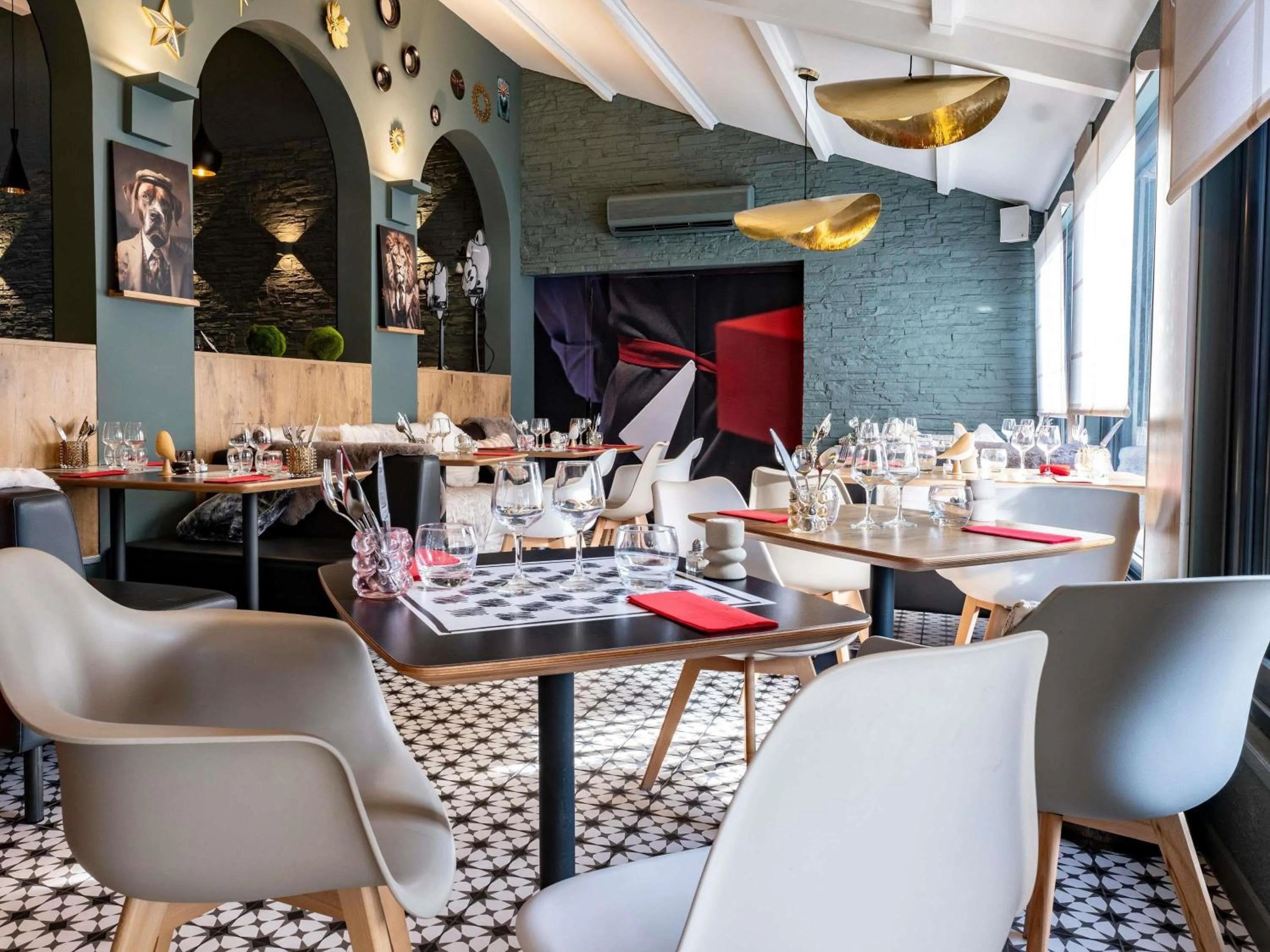 Restaurant/places to eat in ibis Macon Sud Crêches