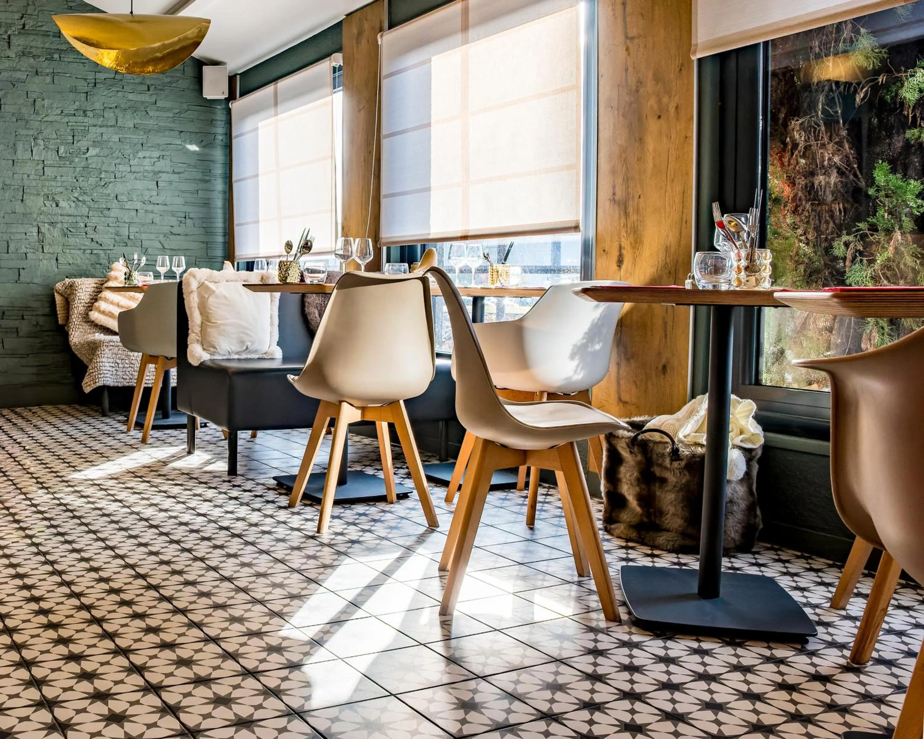 Restaurant/places to eat in ibis Macon Sud Crêches